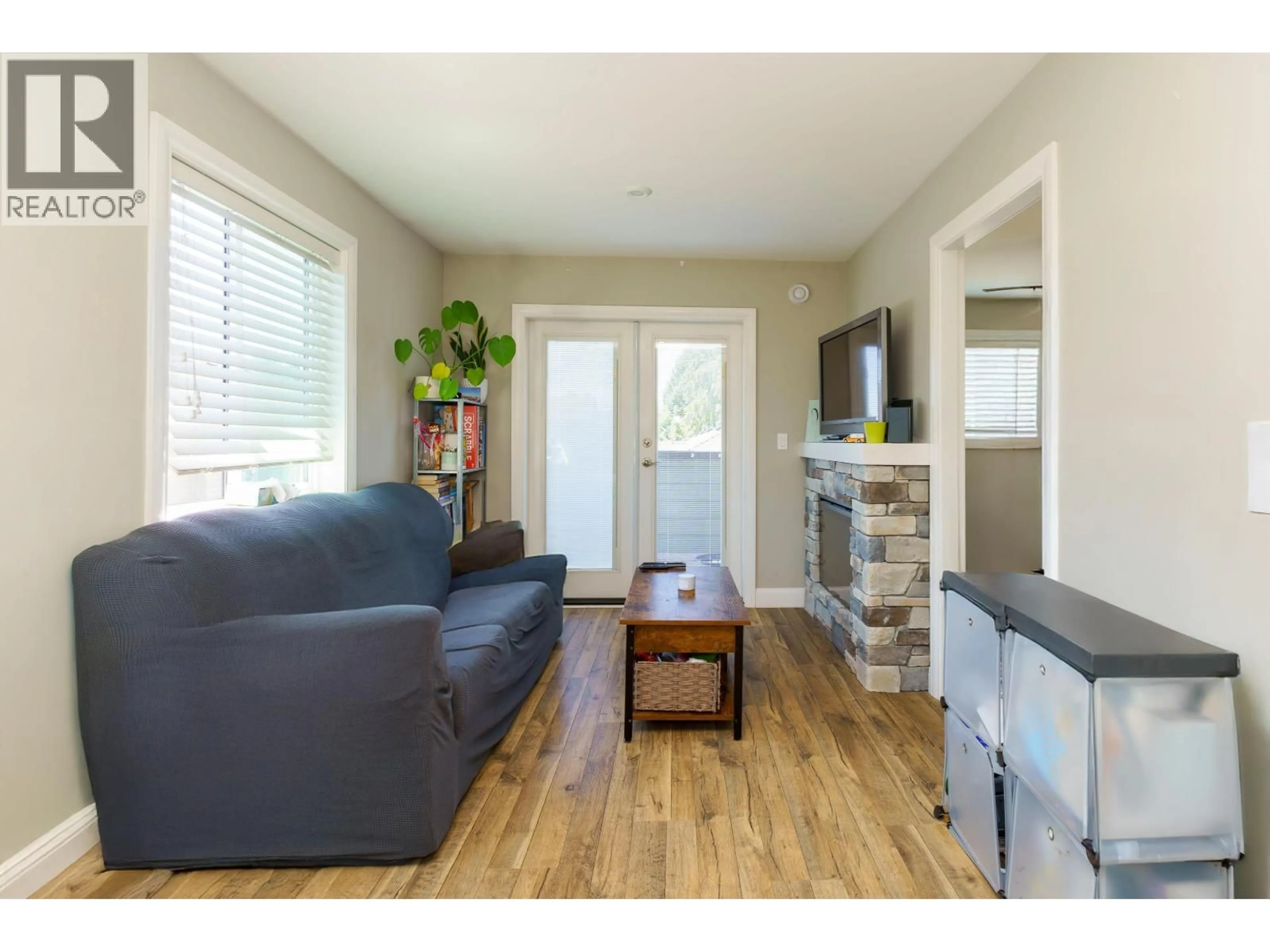 Living room with furniture, wood/laminate floor for 1055 CHARLAND AVENUE, Coquitlam British Columbia V3K3K8