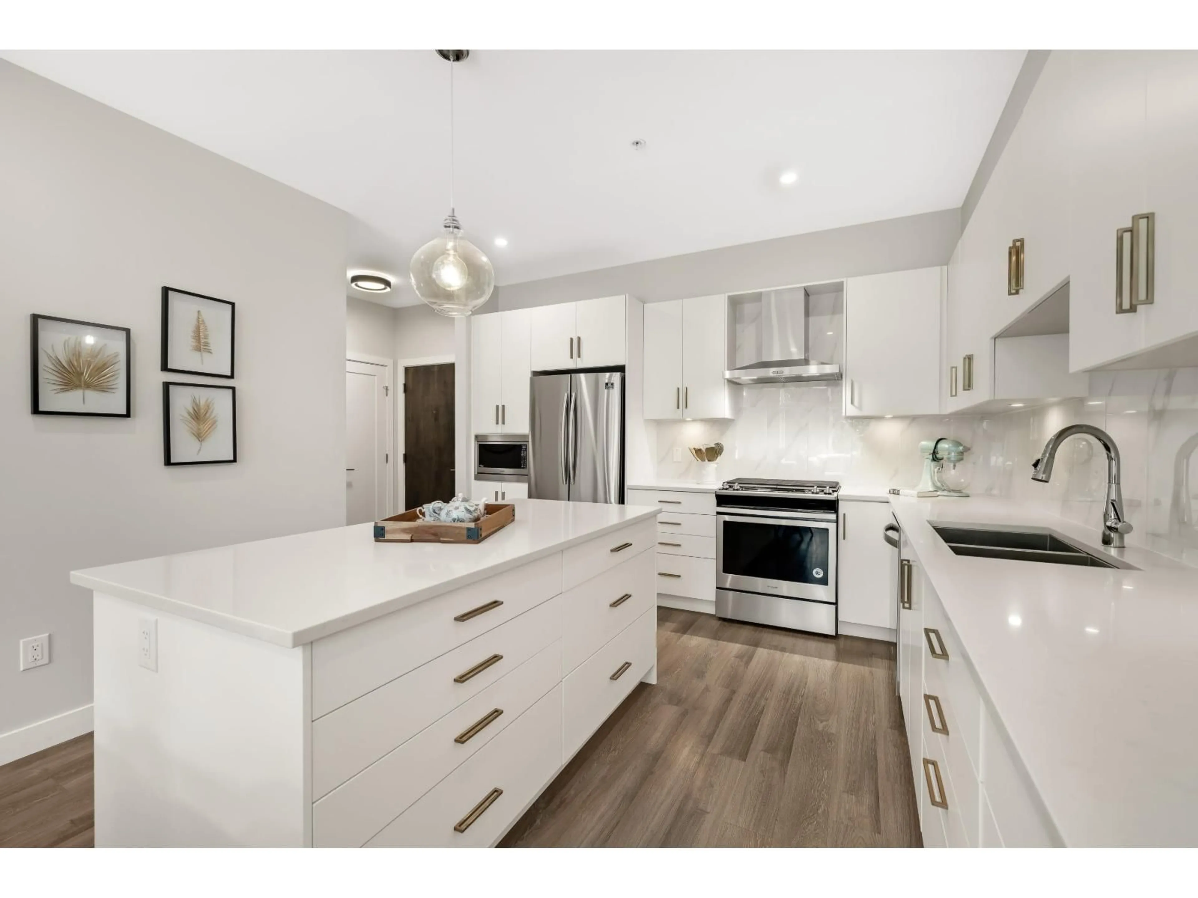 Open concept kitchen, unknown for 403 - 15436 31, Surrey British Columbia V3Z1H3
