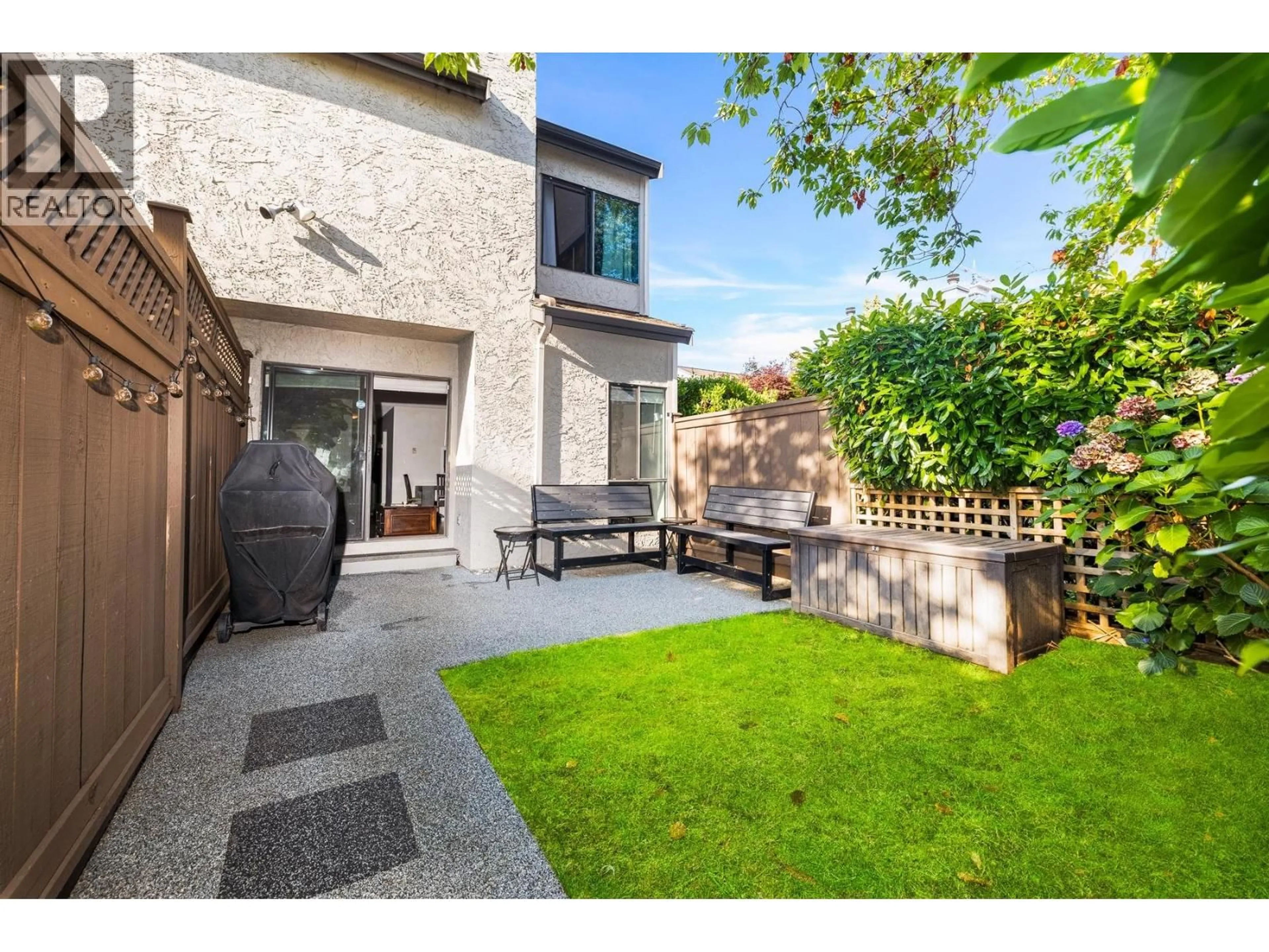 Patio, street for 24 - 230 14TH STREET, North Vancouver British Columbia V7M1P3