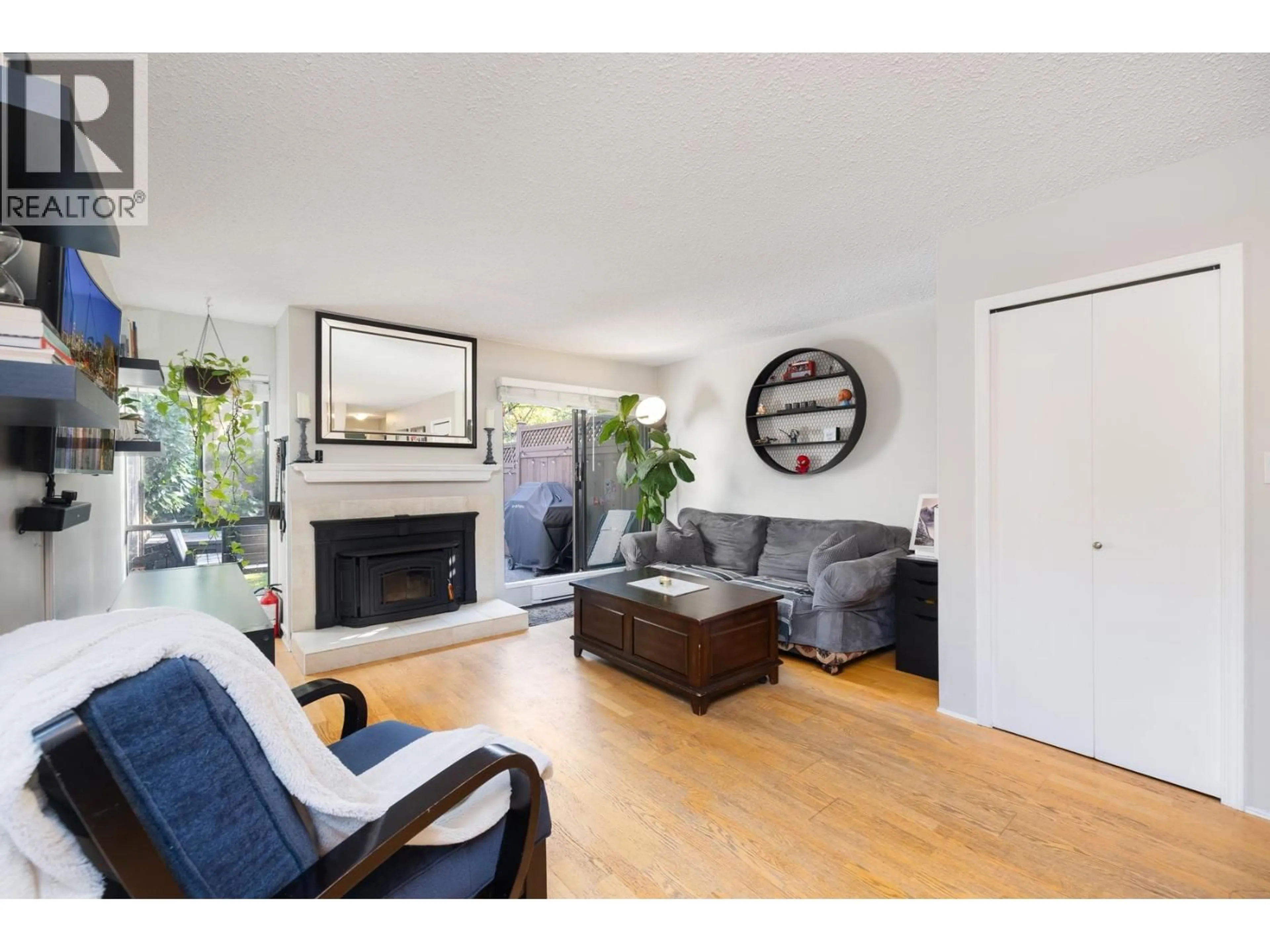 Living room with furniture, wood/laminate floor for 24 - 230 14TH STREET, North Vancouver British Columbia V7M1P3