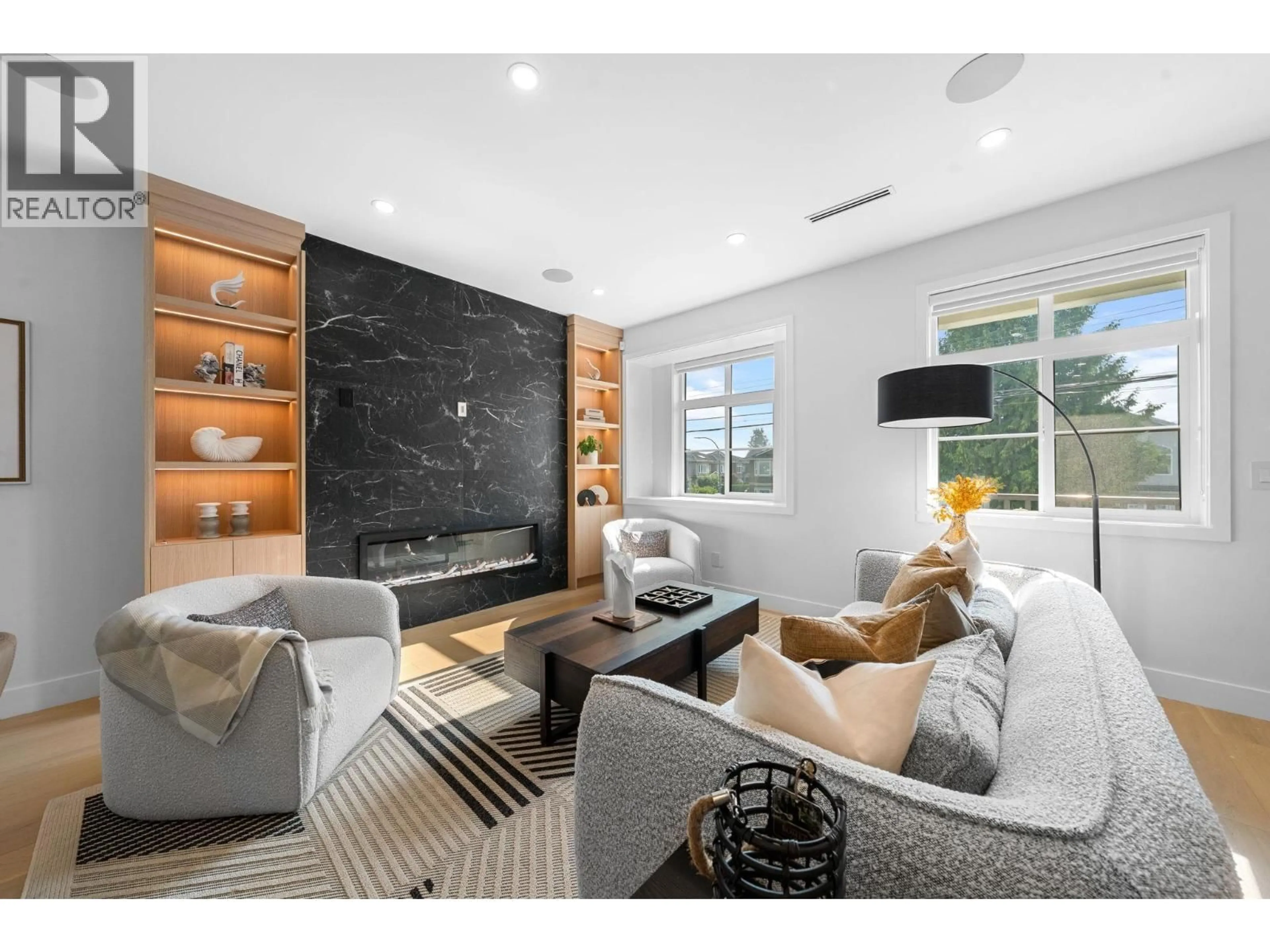 Living room with furniture, unknown for 7588 2ND STREET, Burnaby British Columbia V3N3R6