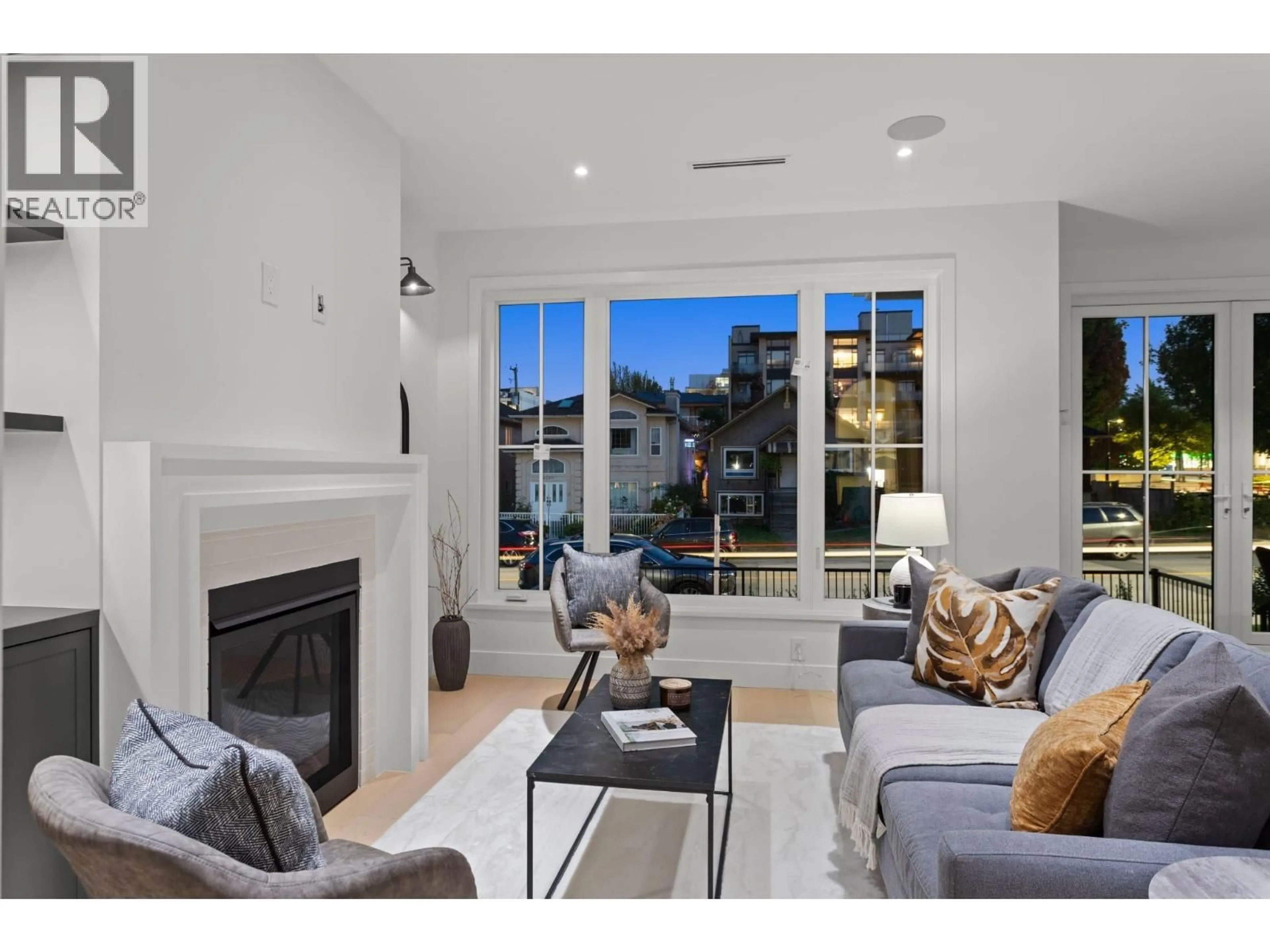Living room with furniture, unknown for 1 - 4315 ALBERT STREET, Burnaby British Columbia V5C2E9