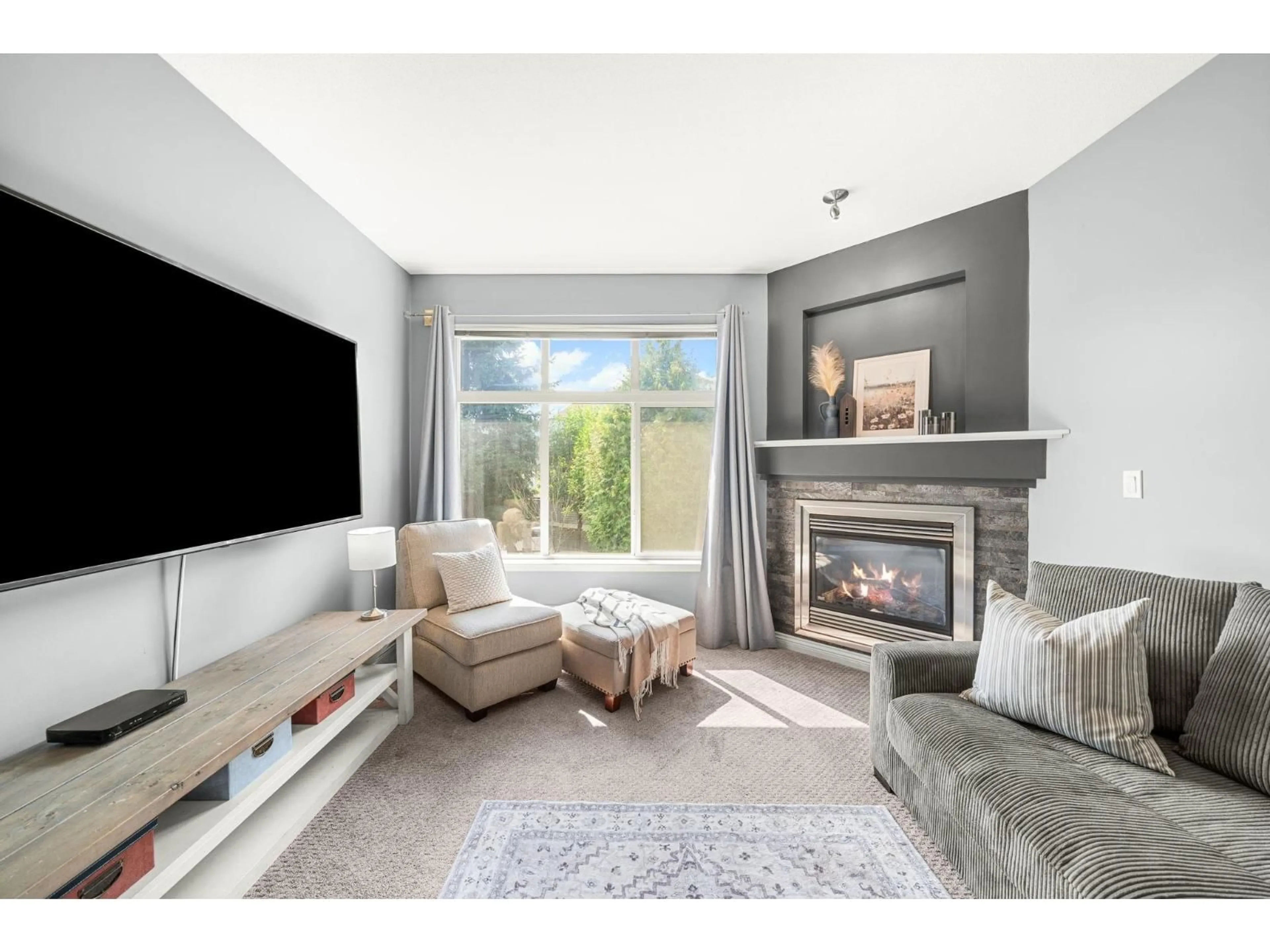 Living room with furniture, unknown for 150 - 20449 66, Langley British Columbia V2Y3C1