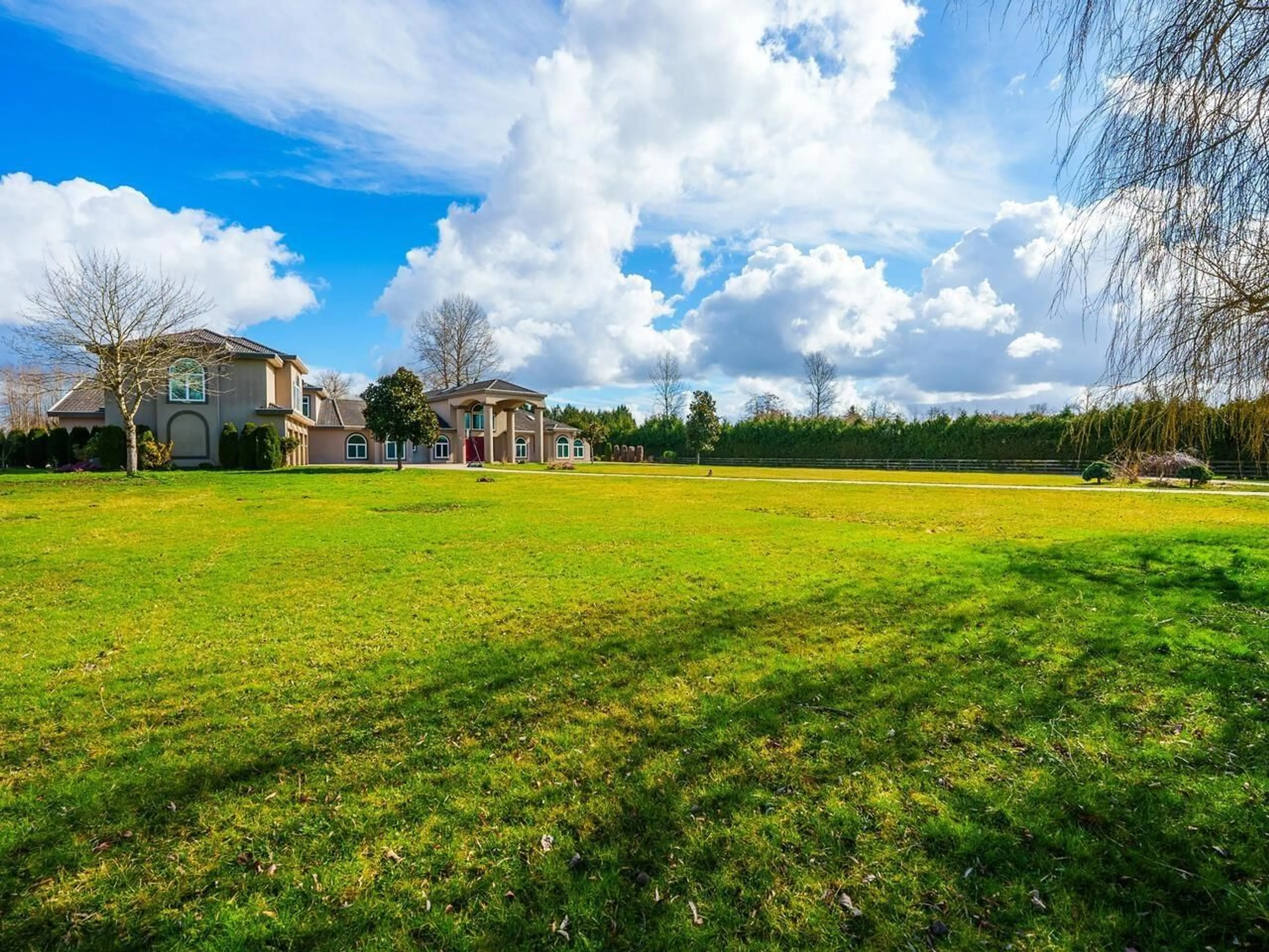 A pic from outside/outdoor area/front of a property/back of a property/a pic from drone, unknown for 2580 210, Langley British Columbia V2Z2A9