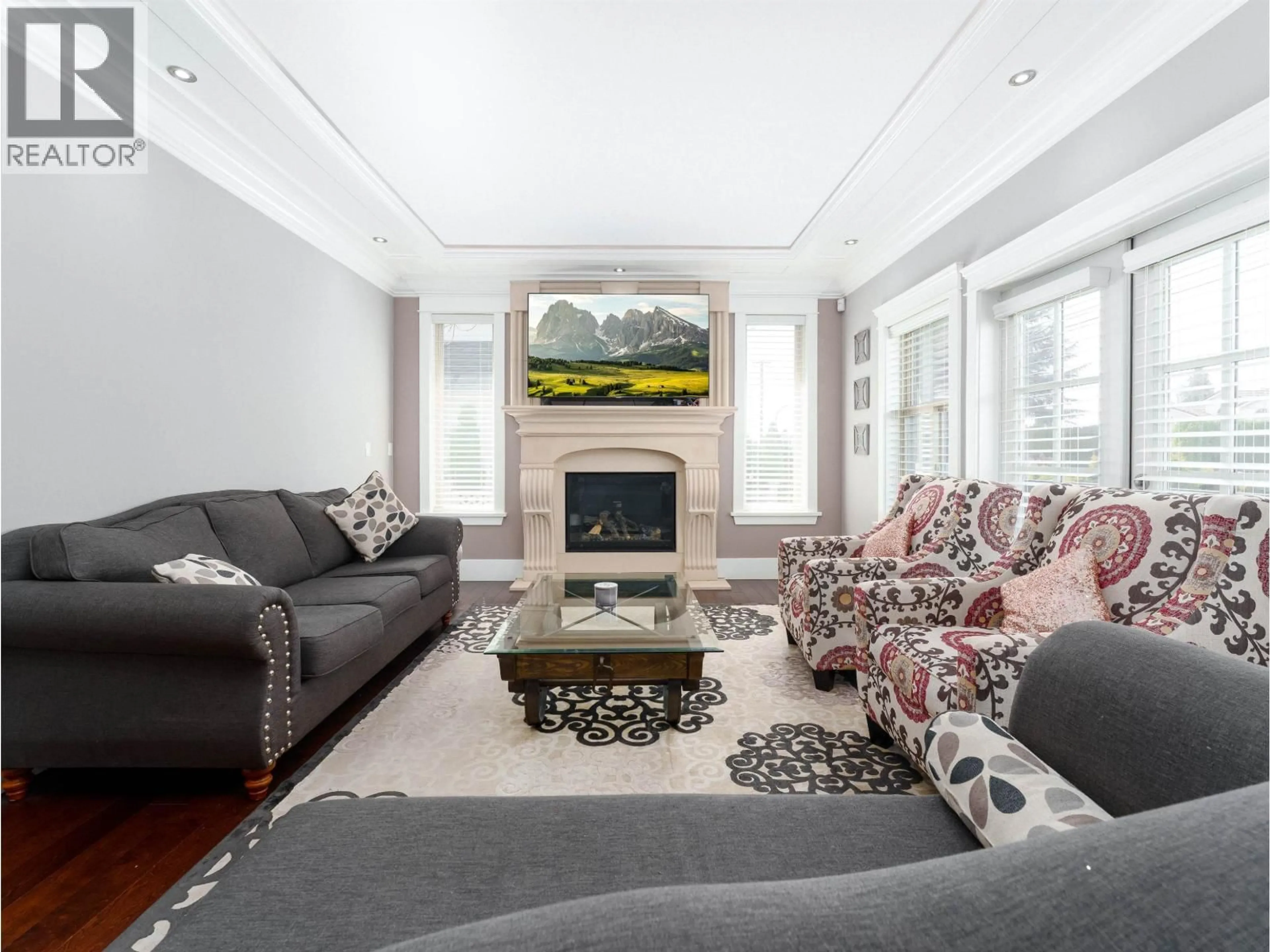 Living room with furniture, unknown for 8588 ARMSTRONG AVENUE, Burnaby British Columbia V3N2H5