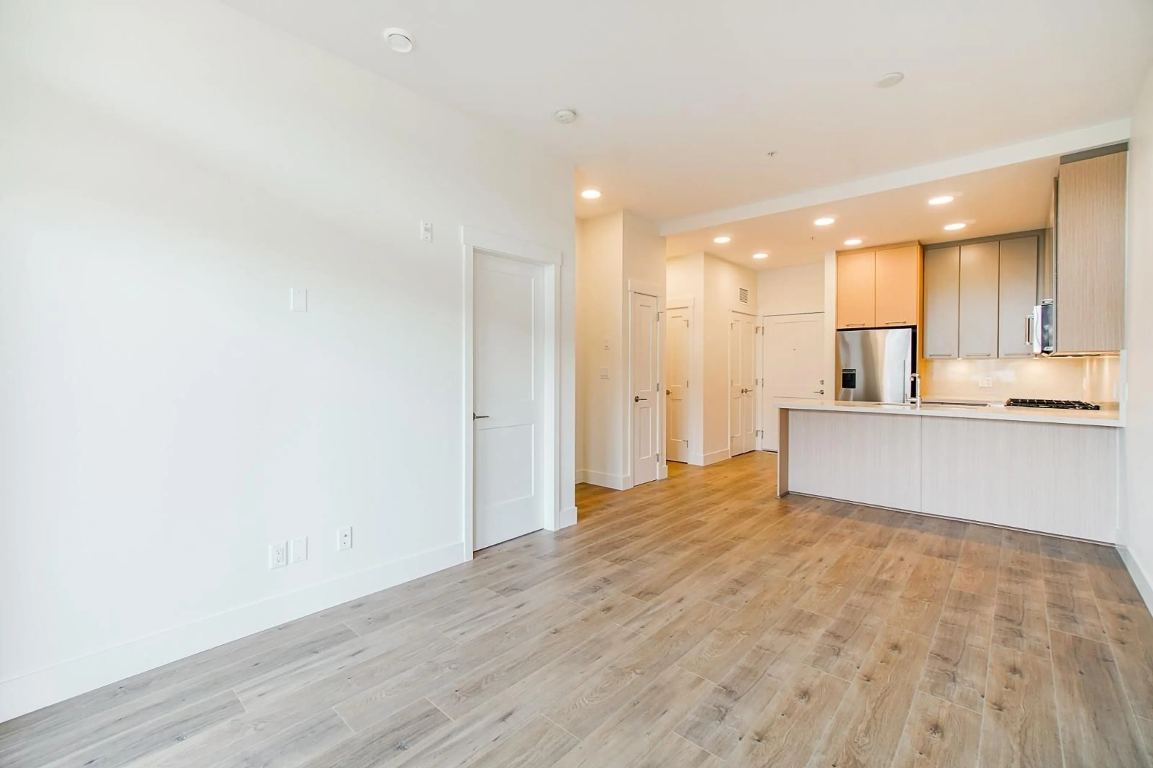 Unknown for 103 - 14022 NORTH BLUFF ROAD, Surrey British Columbia V4B3C3
