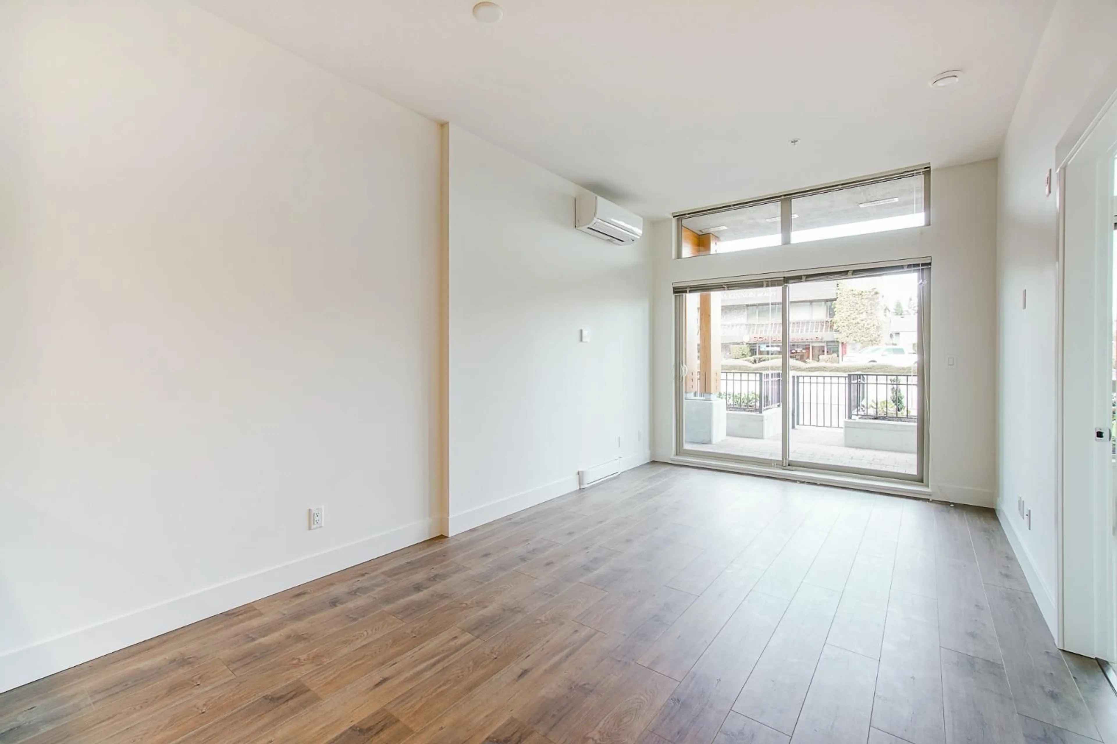 A pic of a room for 103 - 14022 NORTH BLUFF ROAD, Surrey British Columbia V4B3C3