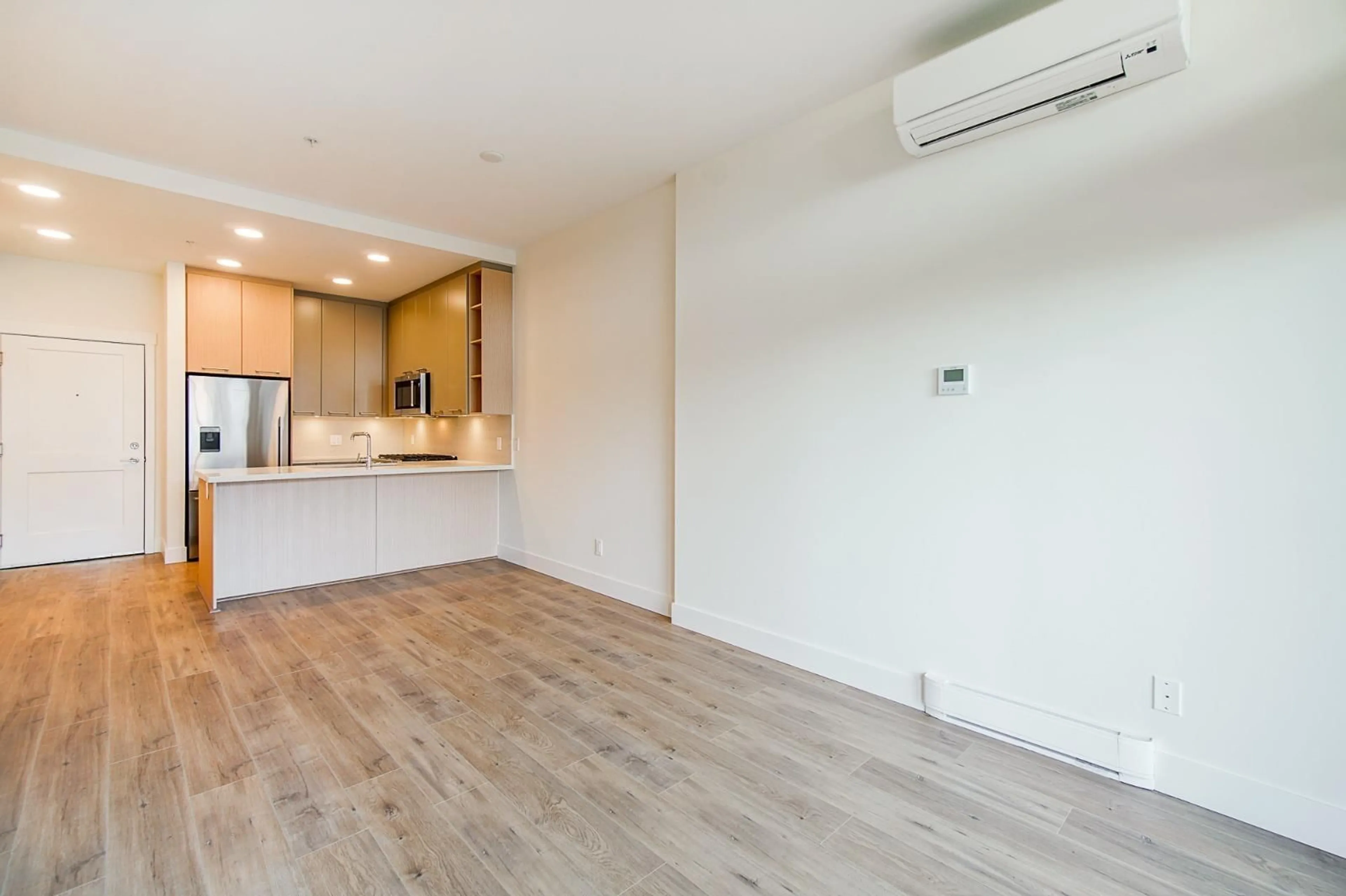 A pic of a room for 103 - 14022 NORTH BLUFF ROAD, Surrey British Columbia V4B3C3