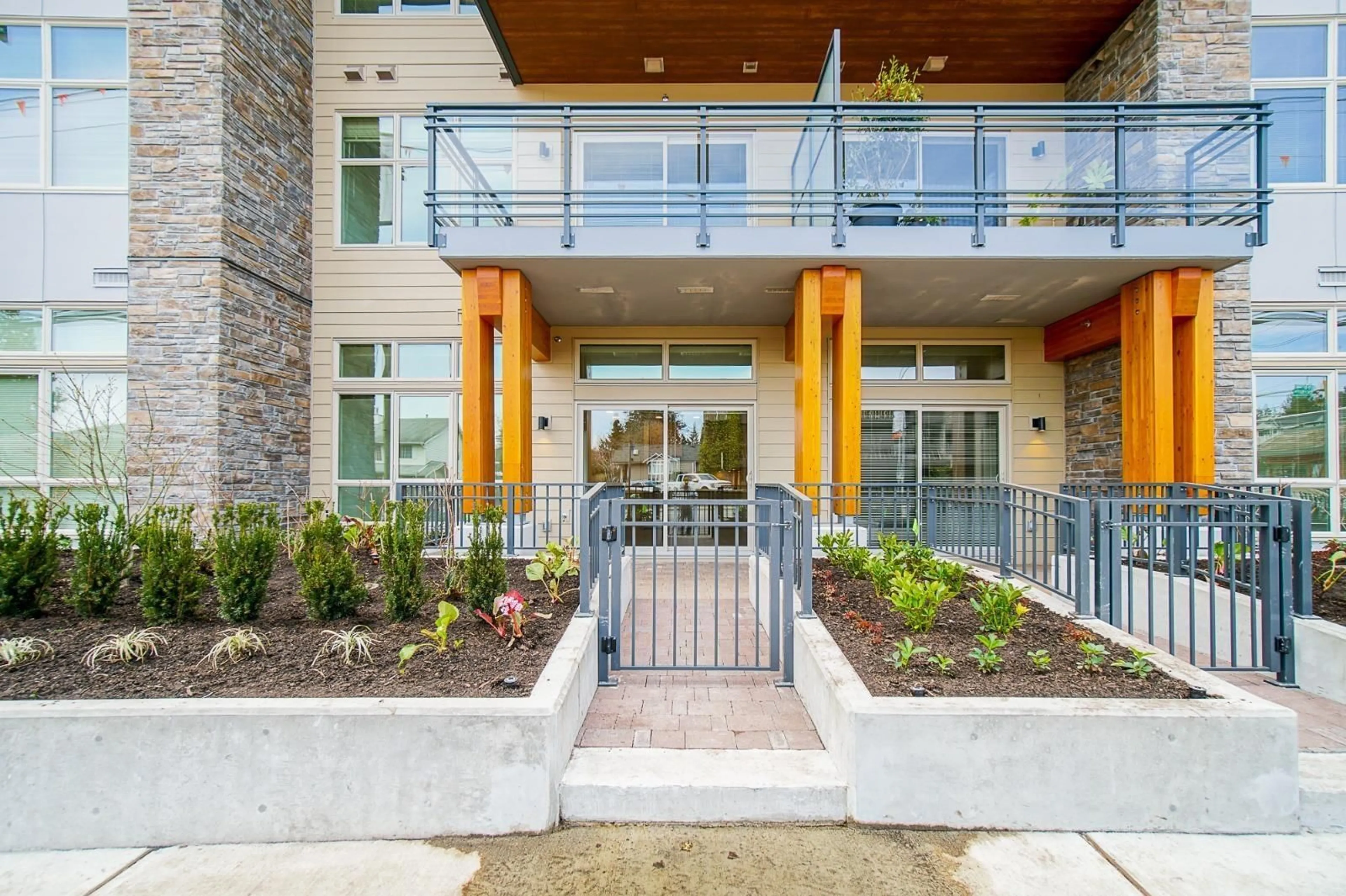 Unknown for 103 - 14022 NORTH BLUFF ROAD, Surrey British Columbia V4B3C3