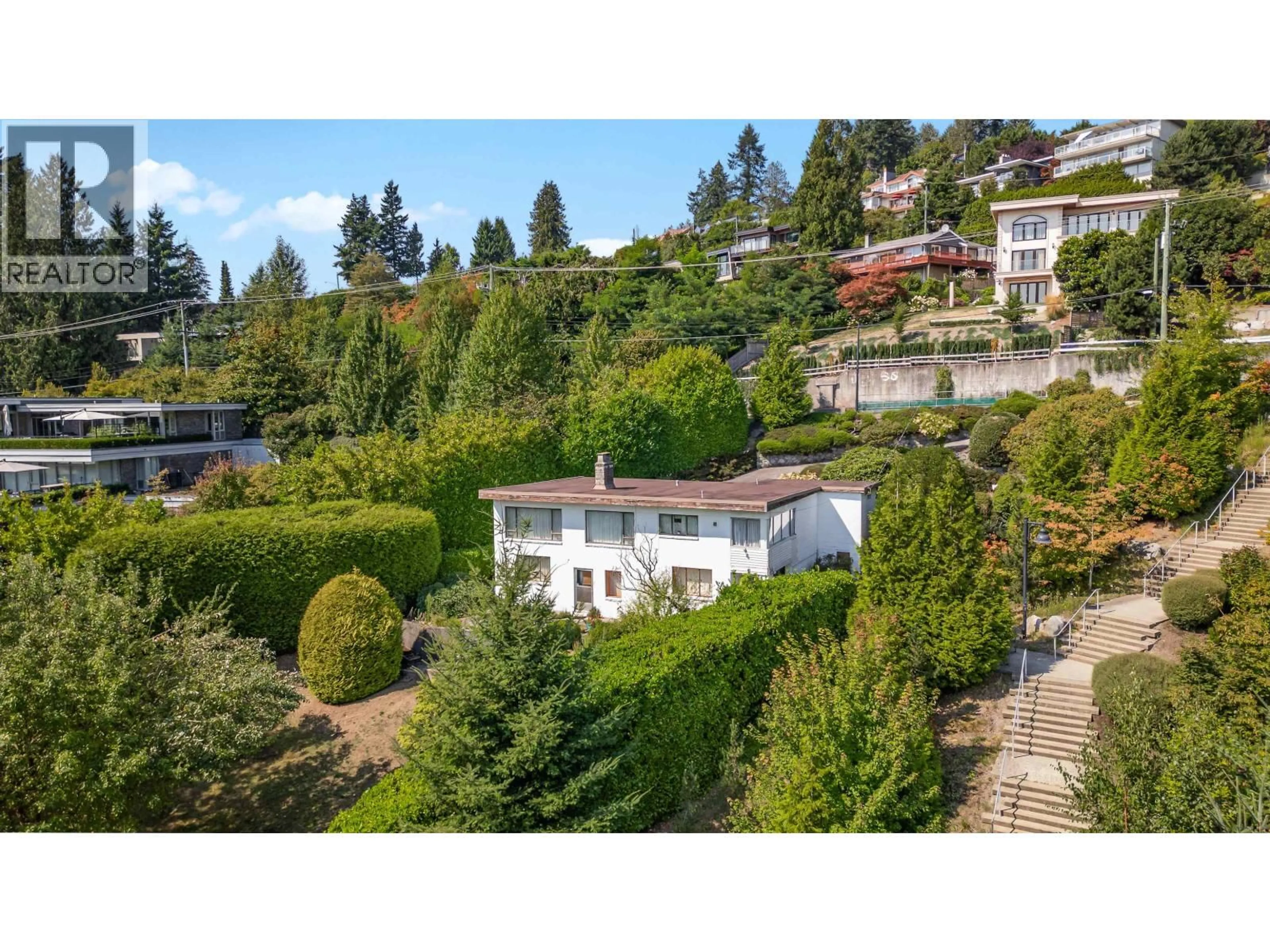 A pic from outside/outdoor area/front of a property/back of a property/a pic from drone, unknown for 940 KEITH ROAD, West Vancouver British Columbia V7T1M3