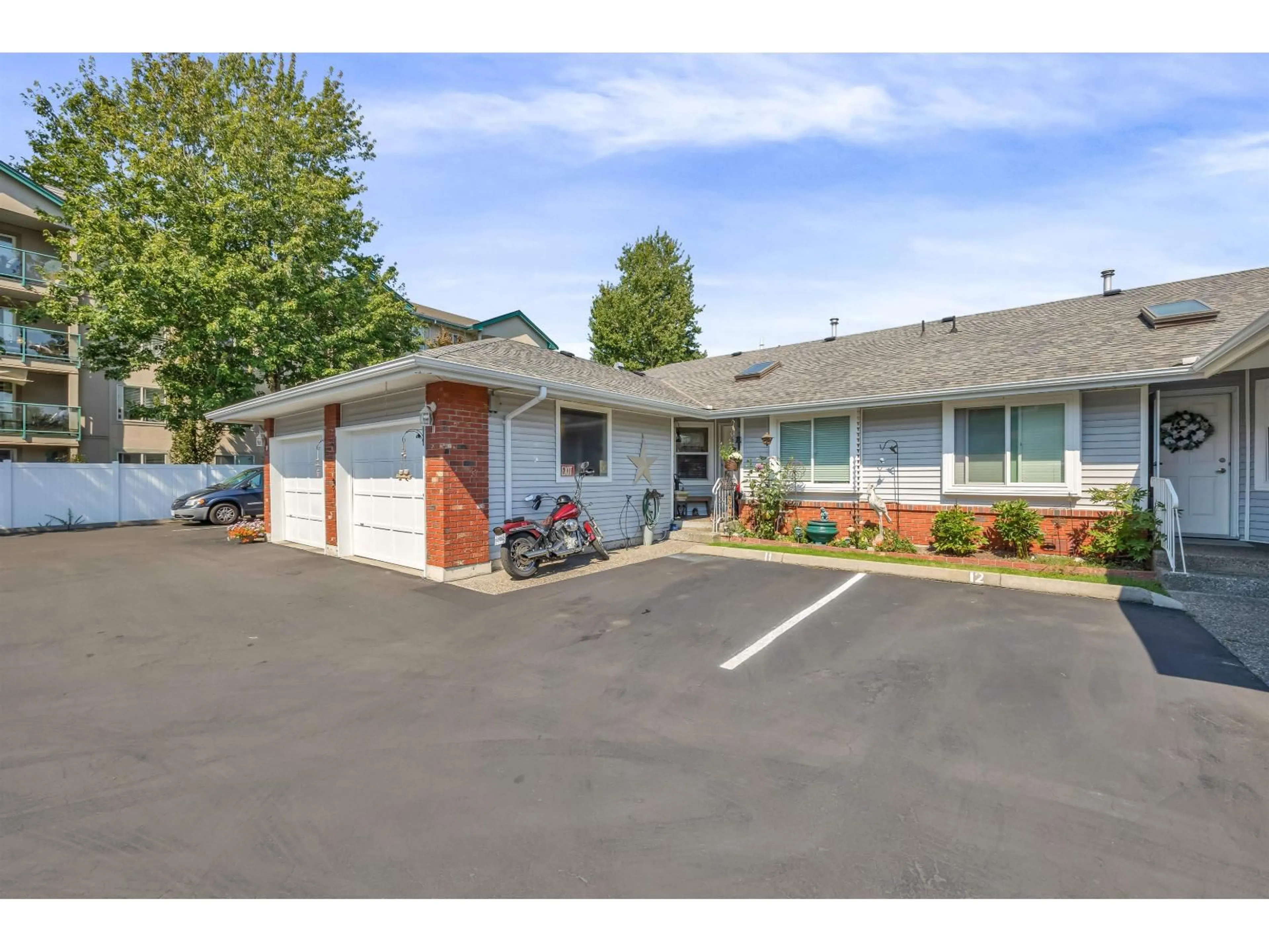 Patio, mountain view for 11 - 5365 205, Langley British Columbia V3A7V7