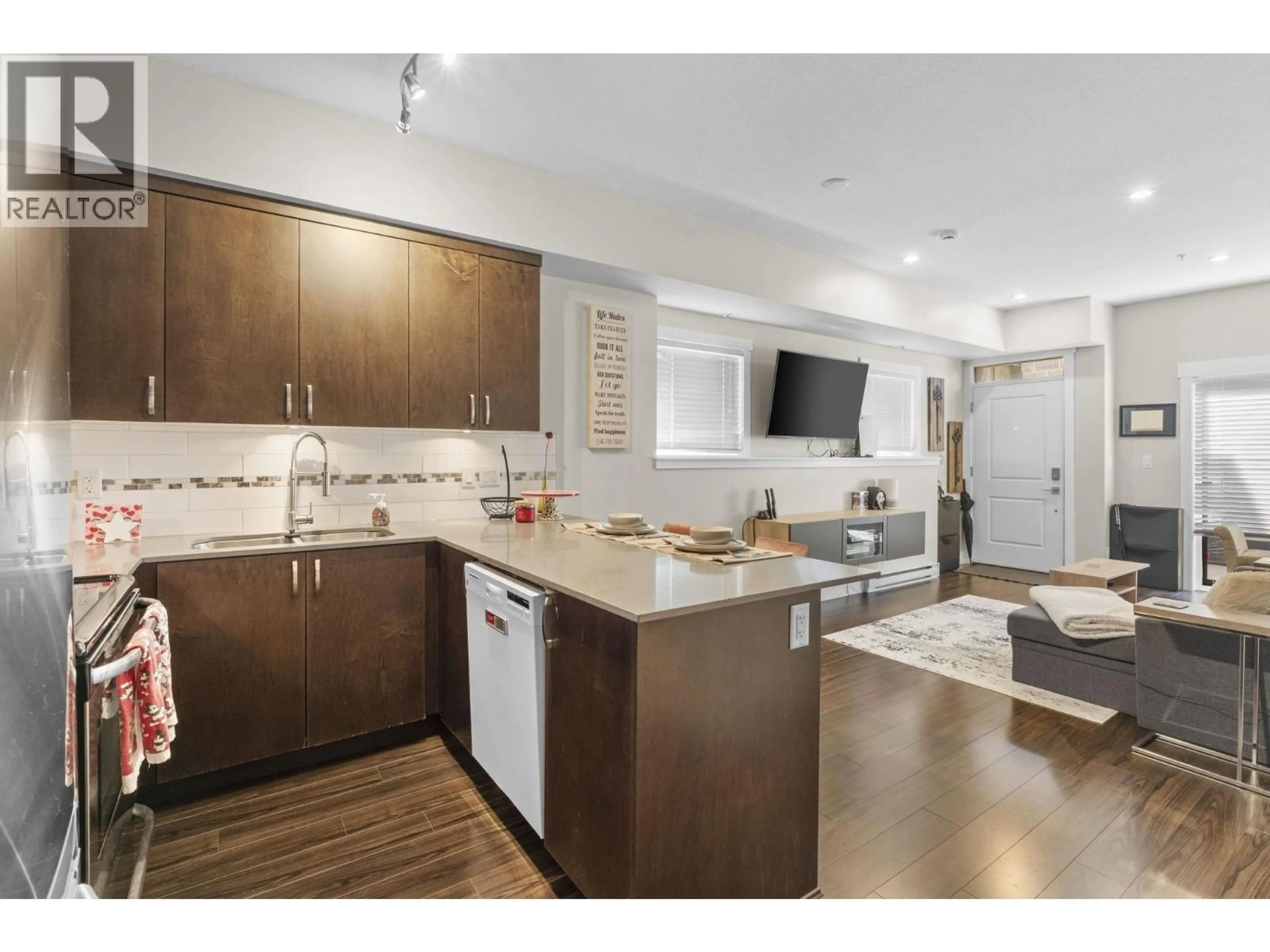 Open concept kitchen, unknown for 16 - 838 ROYAL AVENUE, New Westminster British Columbia V3M1J9