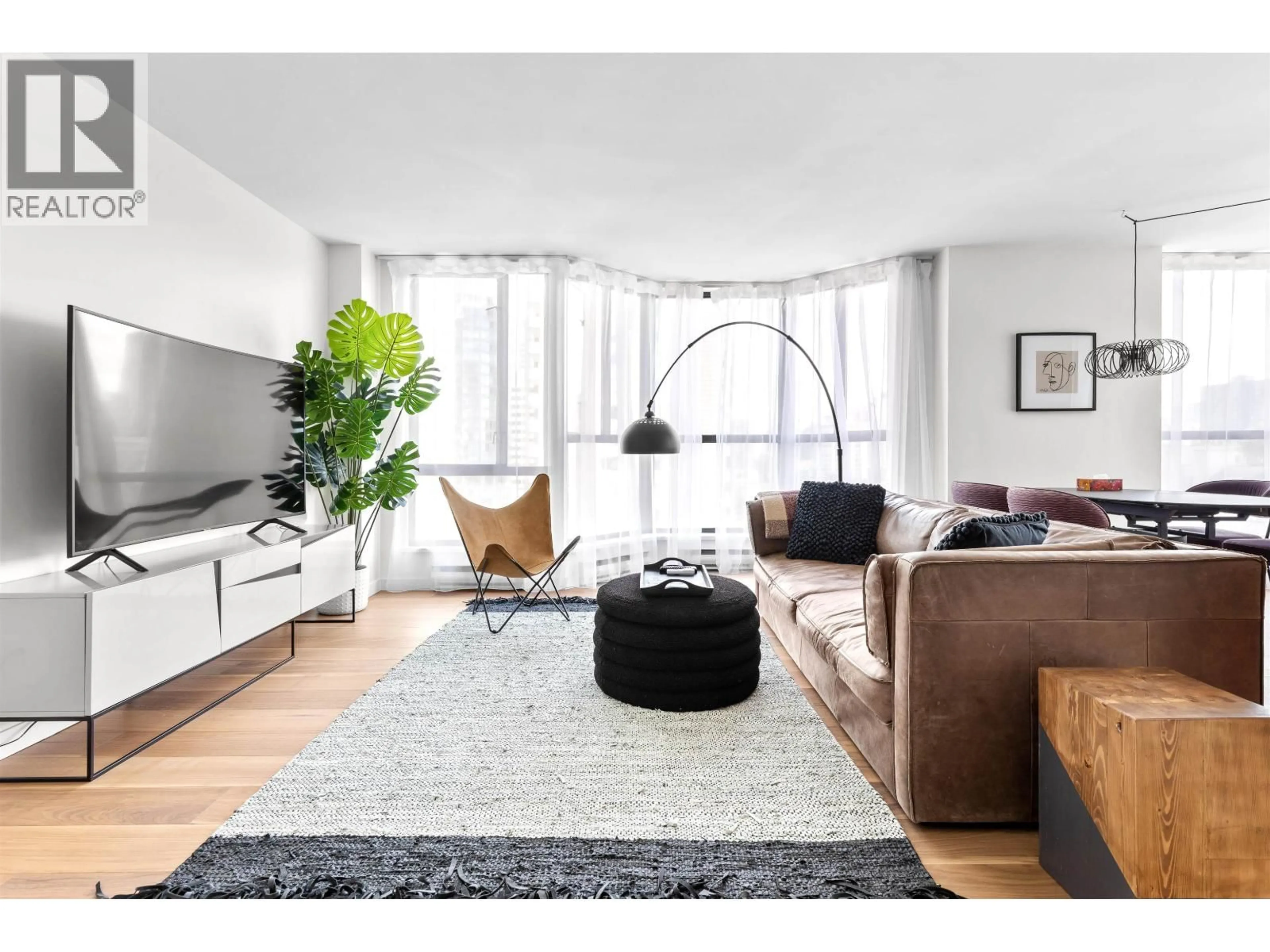 Living room with furniture, unknown for 903 - 789 JERVIS STREET, Vancouver British Columbia V6E2B1