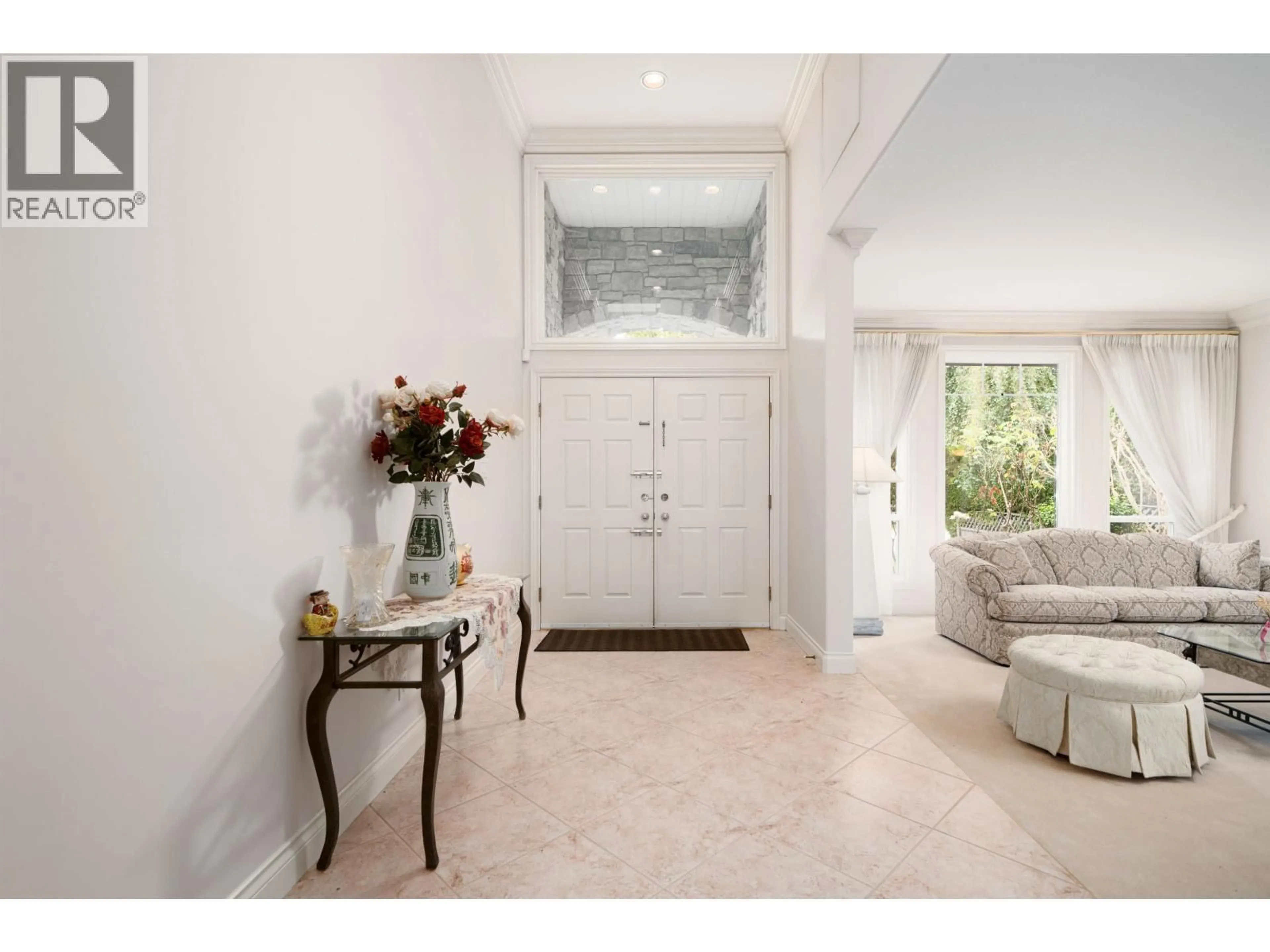Indoor foyer for 3111 WESTMINSTER HIGHWAY, Richmond British Columbia V7C5R1