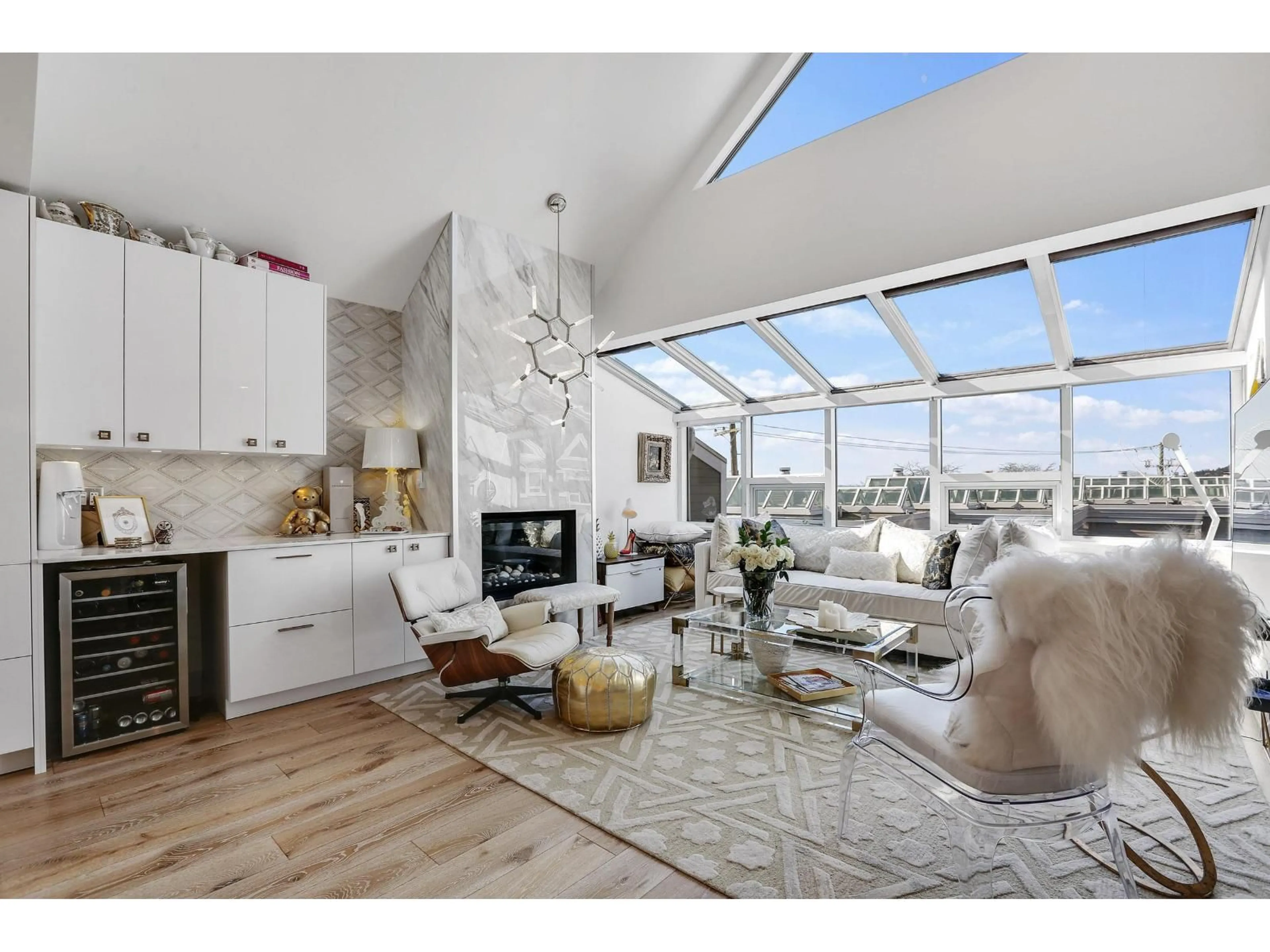Living room with furniture, unknown for 1115 ELM, White Rock British Columbia V4B3R9