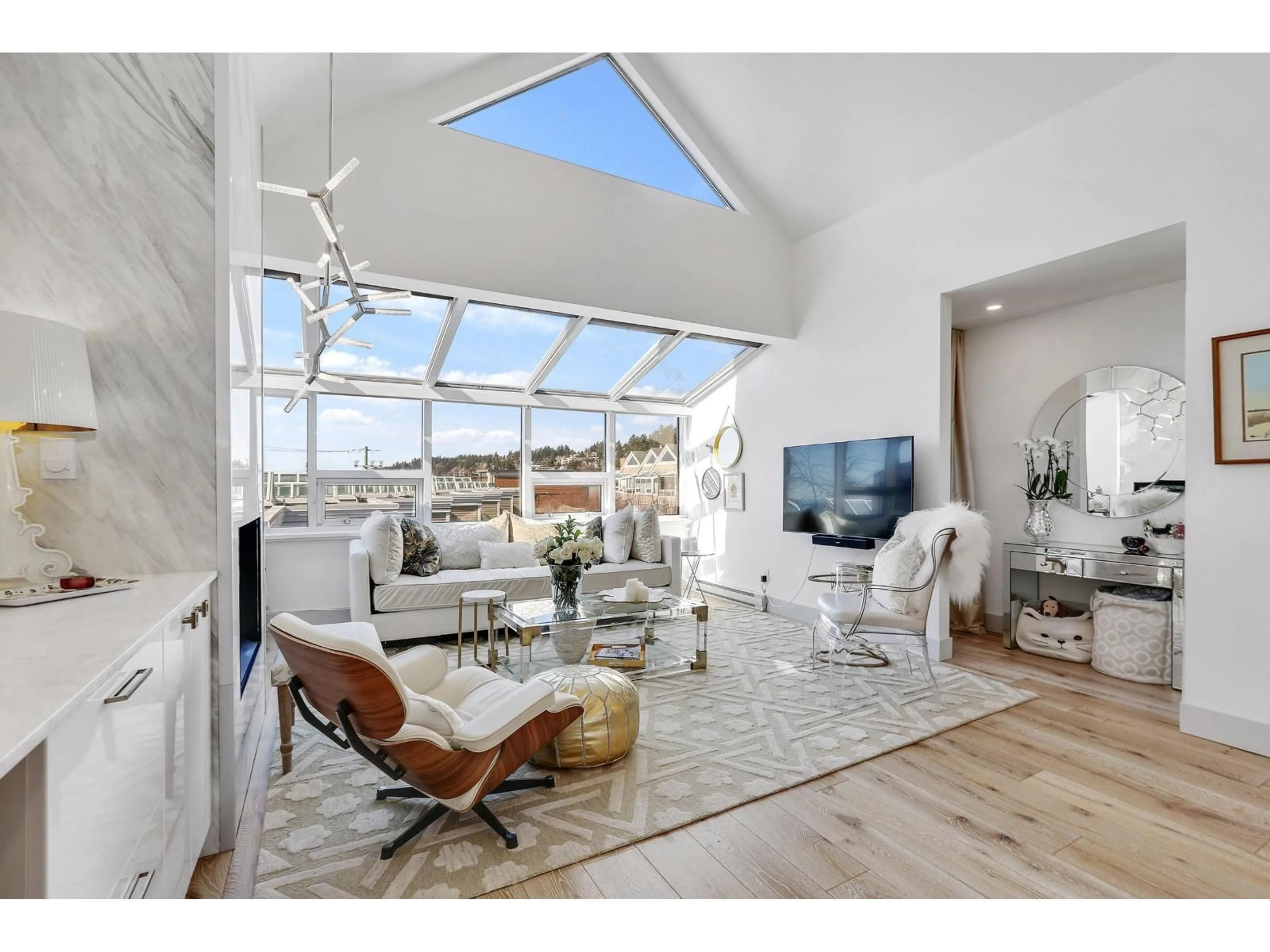 Living room with furniture, unknown for 1115 ELM, White Rock British Columbia V4B3R9