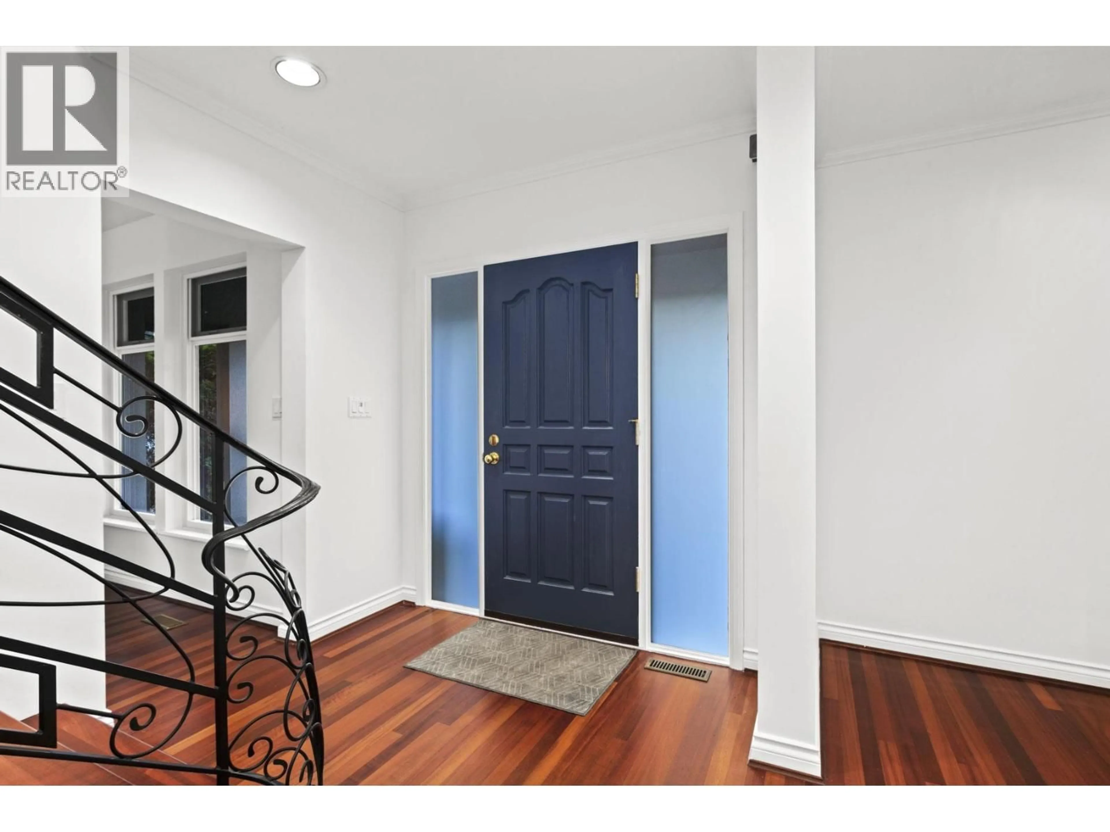 Indoor entryway for 2240 KINGS AVENUE, West Vancouver British Columbia V7V2C2