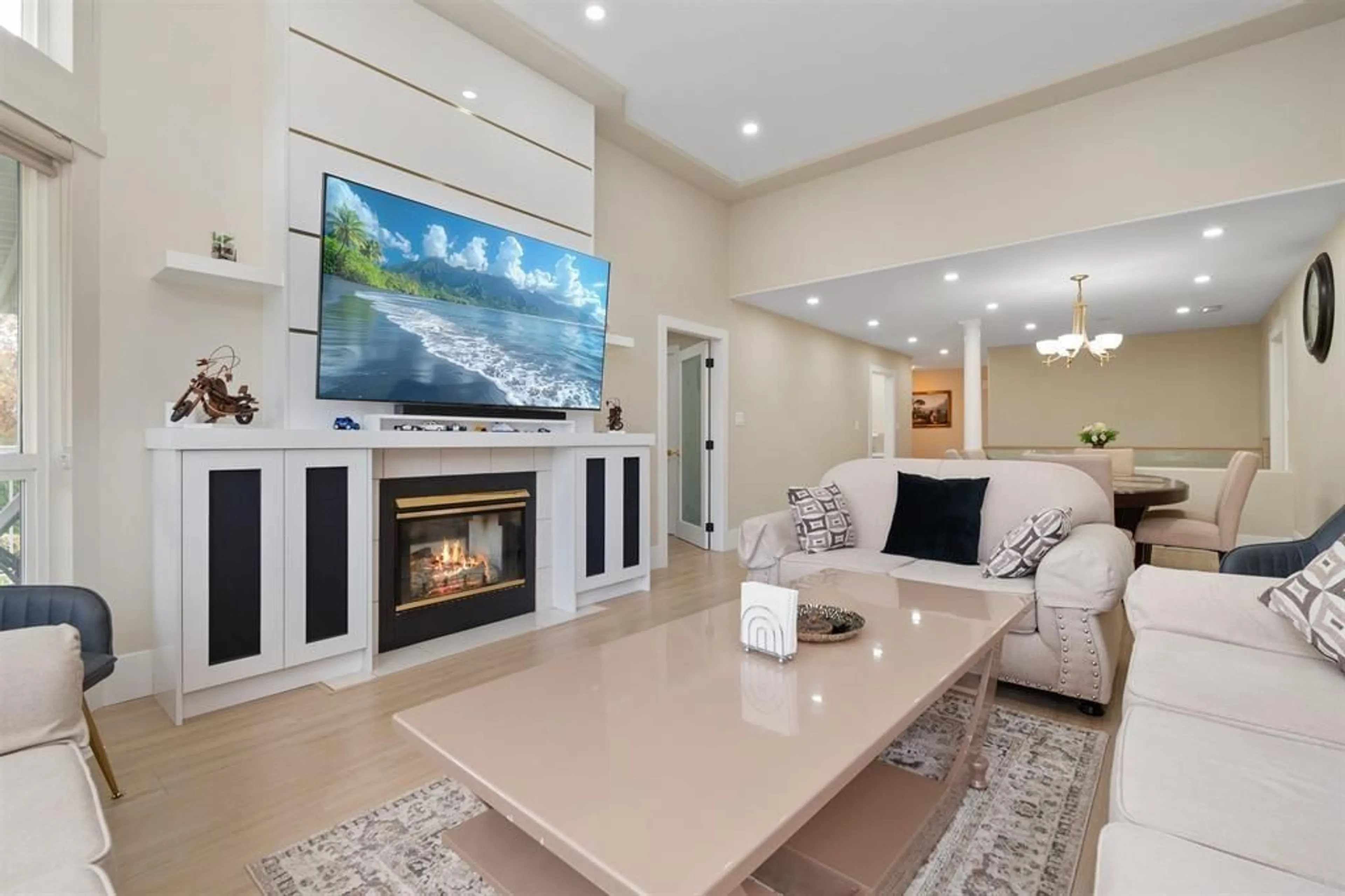 Living room with furniture, unknown for 7 - 32777 CHILCOTIN, Abbotsford British Columbia V2T5W4