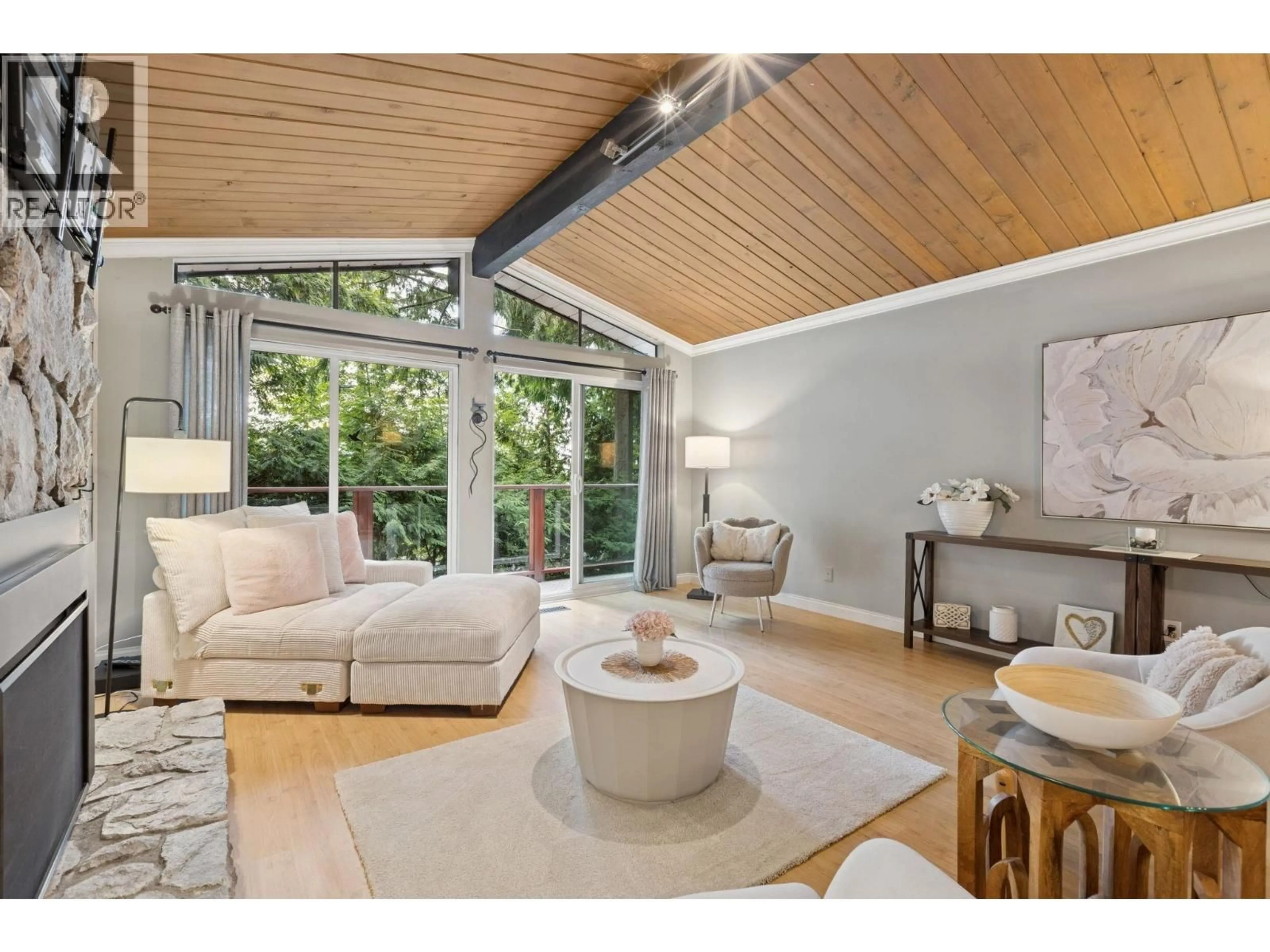 Living room with furniture, wood/laminate floor for 1433 MCNAIR DRIVE, North Vancouver British Columbia V7K1X4