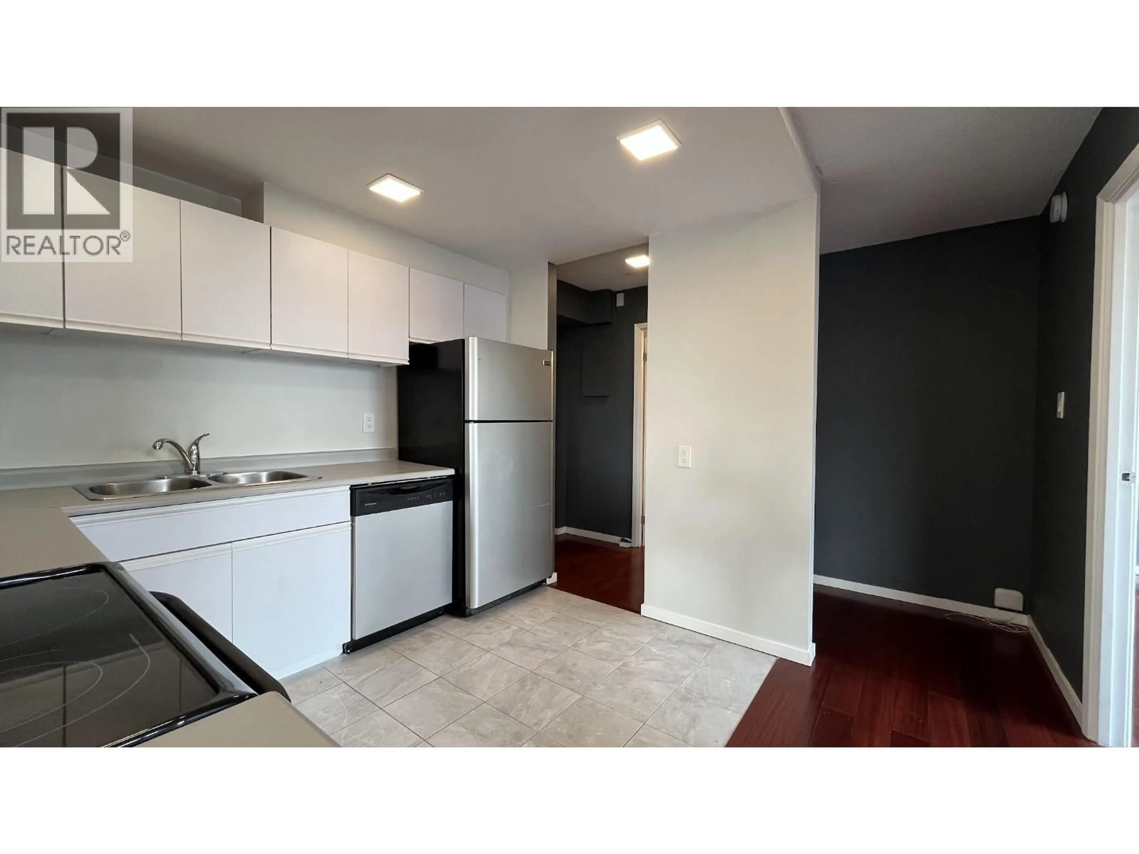 Standard kitchen, unknown for 2105 - 3755 BARTLETT COURT, Burnaby British Columbia V3J7G7