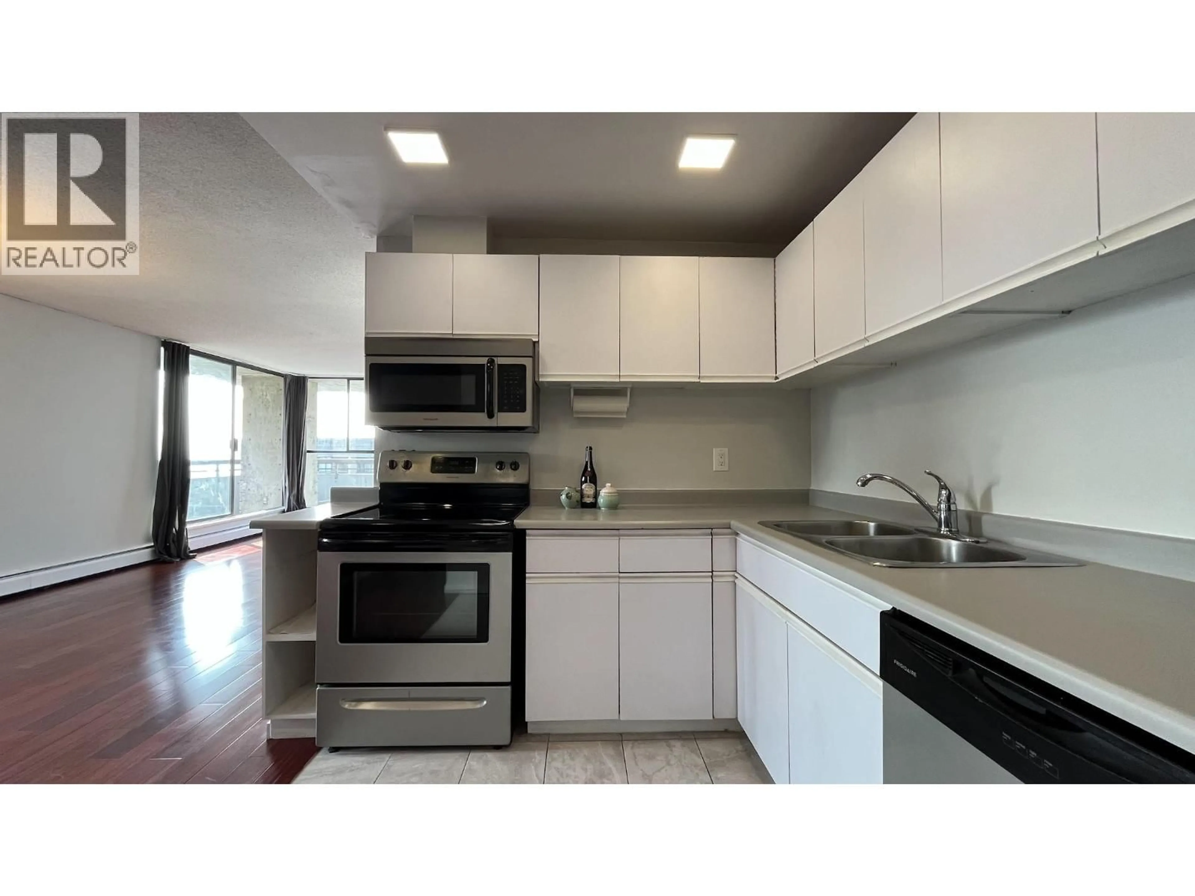 Standard kitchen, unknown for 2105 - 3755 BARTLETT COURT, Burnaby British Columbia V3J7G7