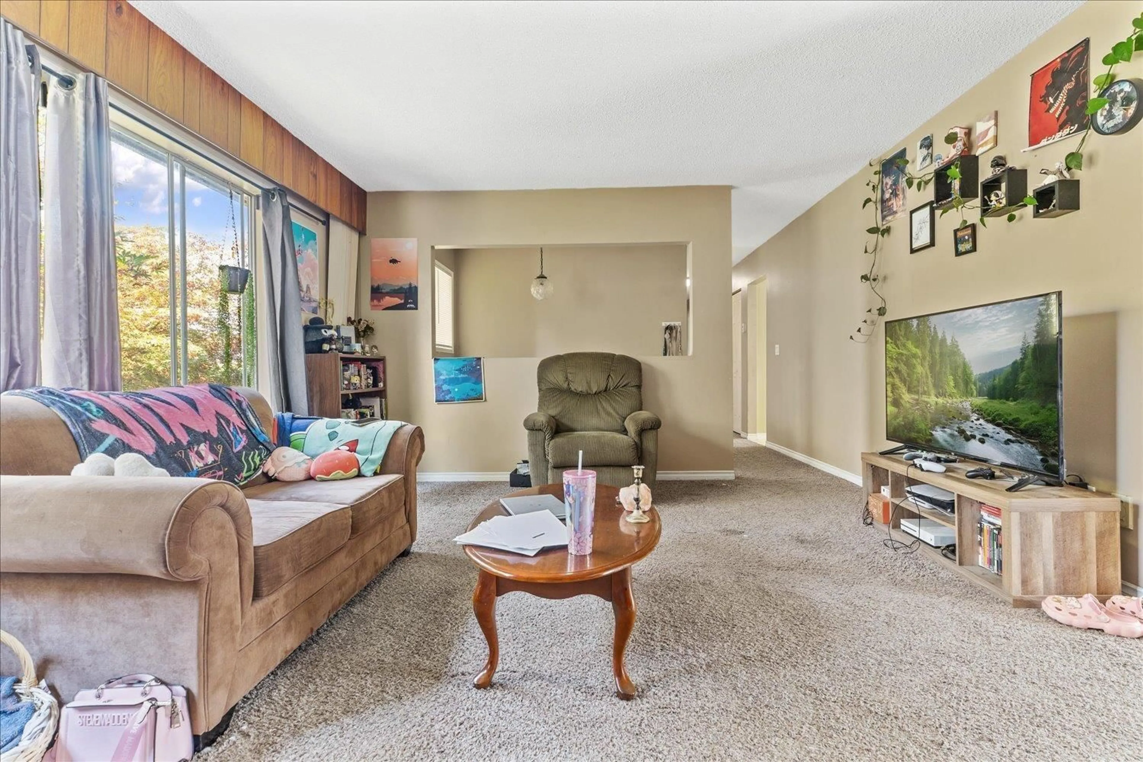 Living room with furniture, unknown for 45649 LAURA CRESCENT, Chilliwack British Columbia V2R3M7