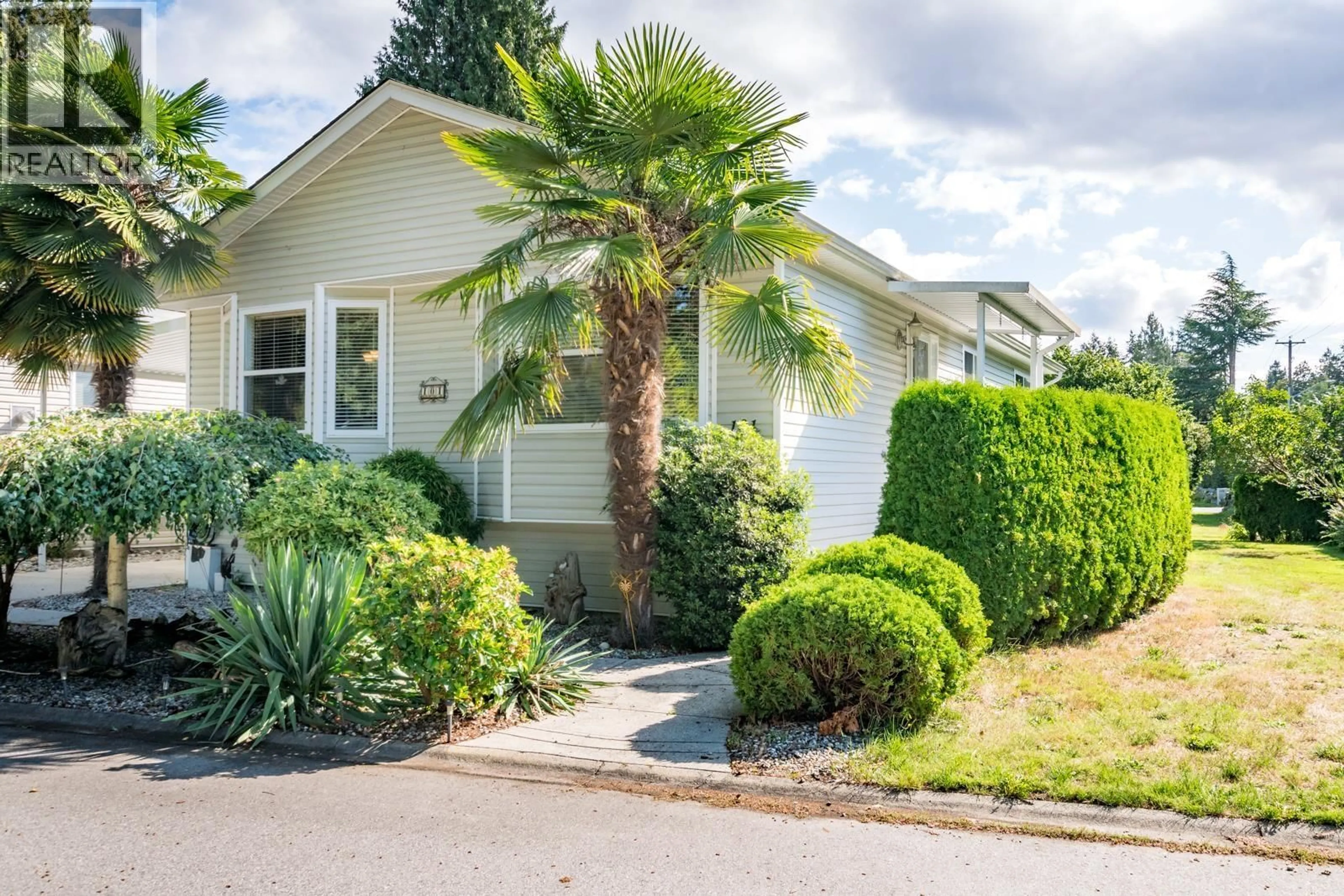 Home with vinyl exterior material, street for 101 - 4510 SUNSHINE COAST HIGHWAY, Sechelt British Columbia V7Z0T5