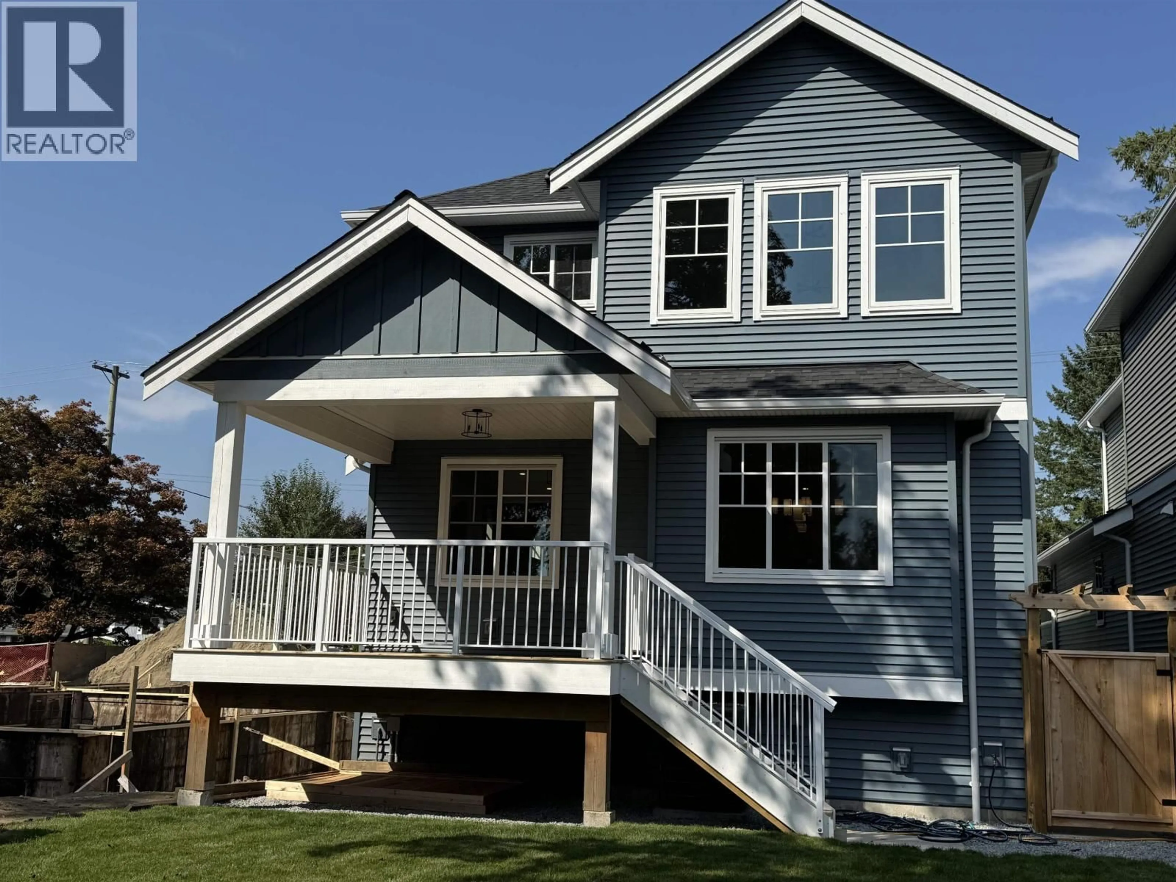 Home with vinyl exterior material, street for 19564 HAMMOND ROAD, Pitt Meadows British Columbia V3Y1L5