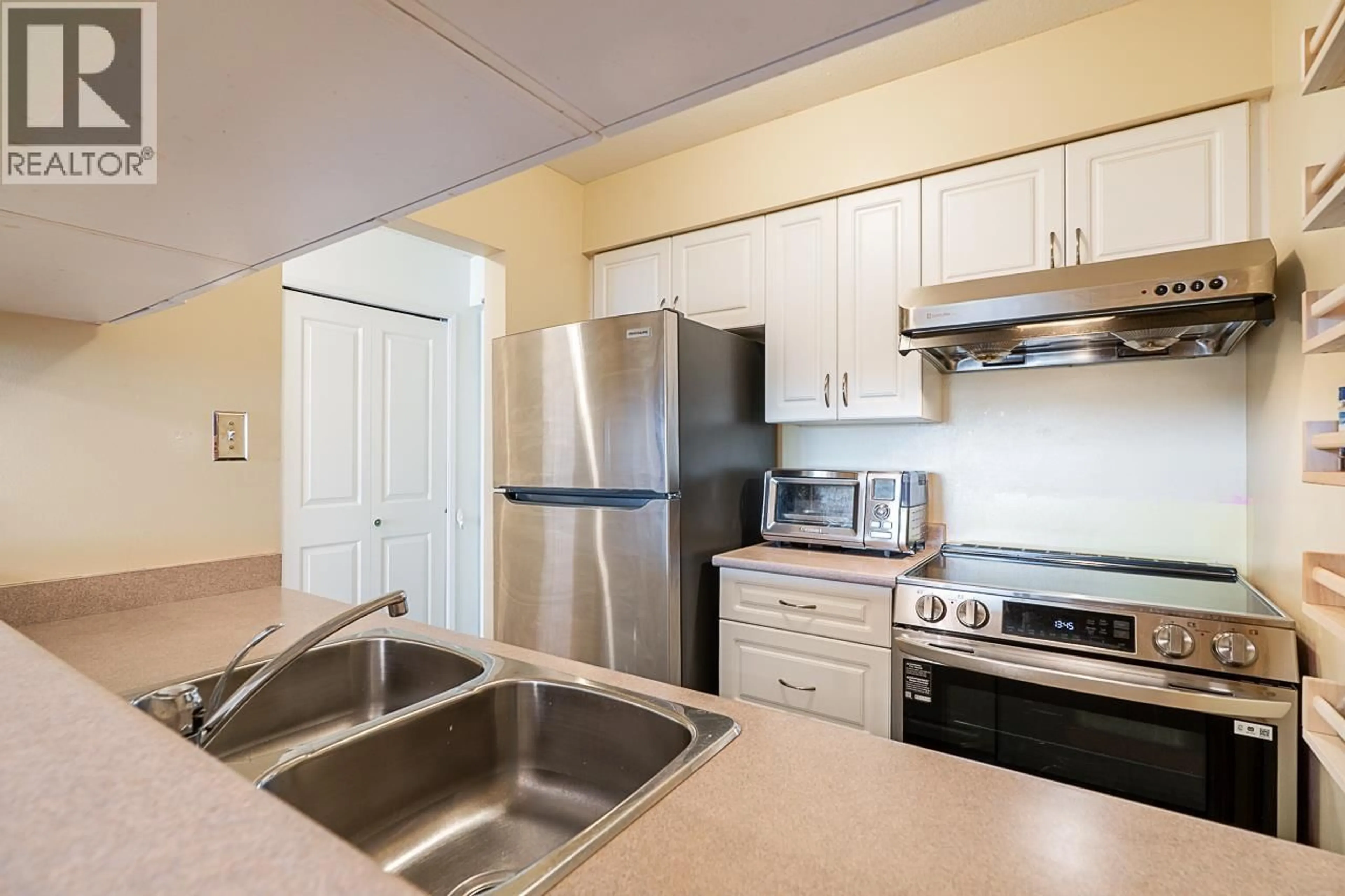 Standard kitchen, unknown for 804 - 4353 HALIFAX STREET, Burnaby British Columbia V5C5Z4