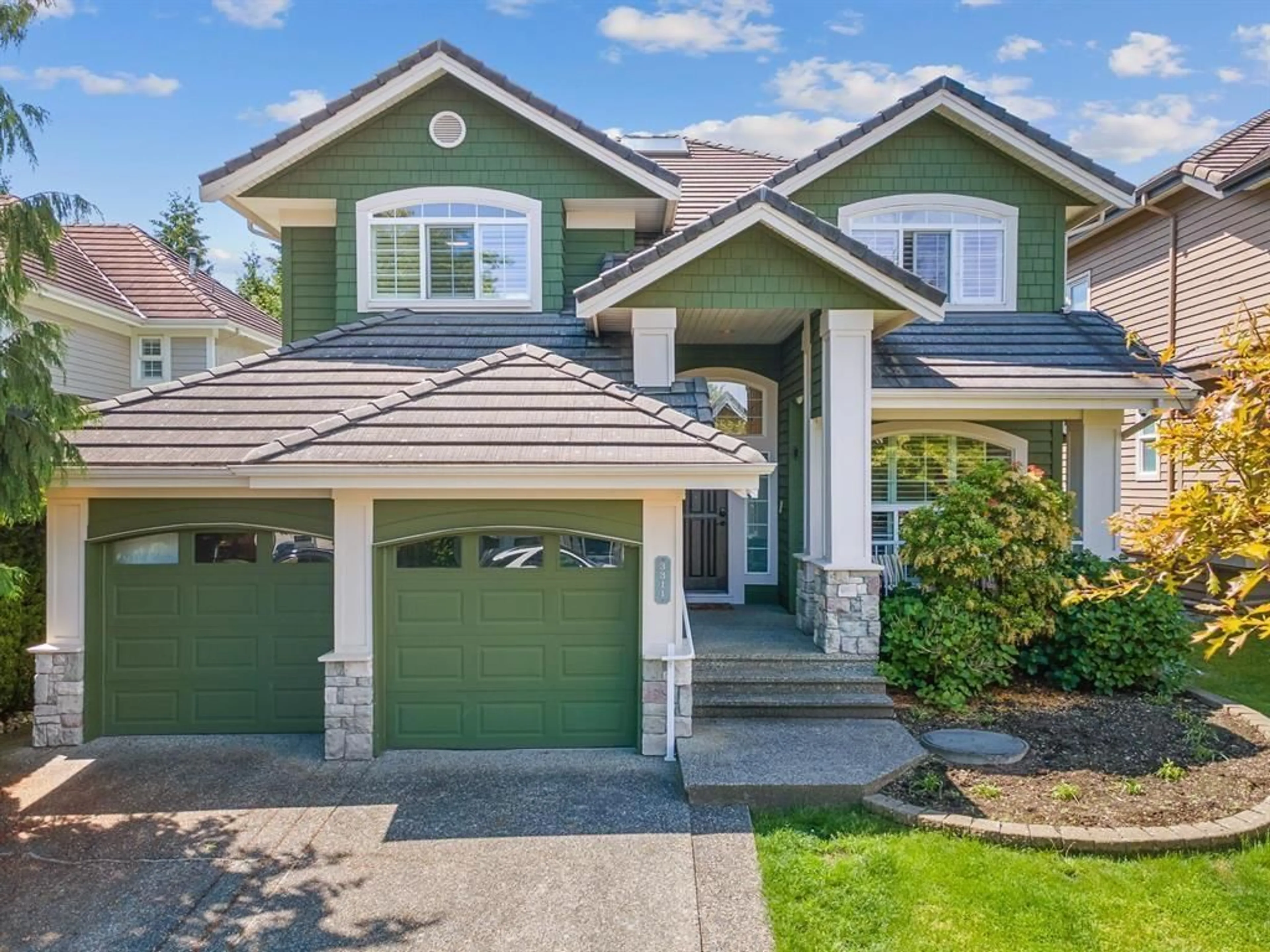Home with vinyl exterior material, street for 3311 155B, Surrey British Columbia V3Z0K5