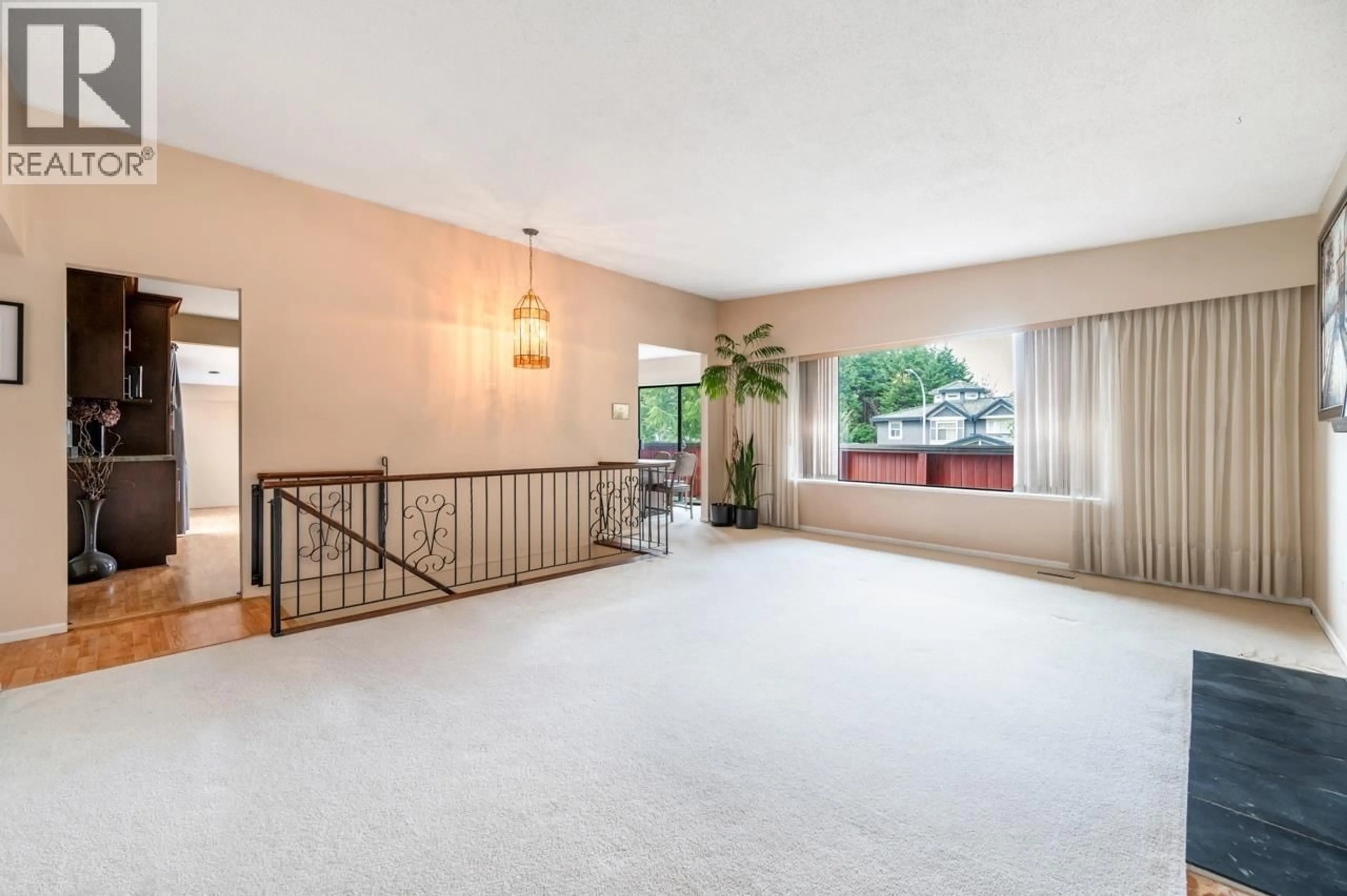 Indoor foyer for 6680 COLTSFOOT DRIVE, Richmond British Columbia V7C2J4