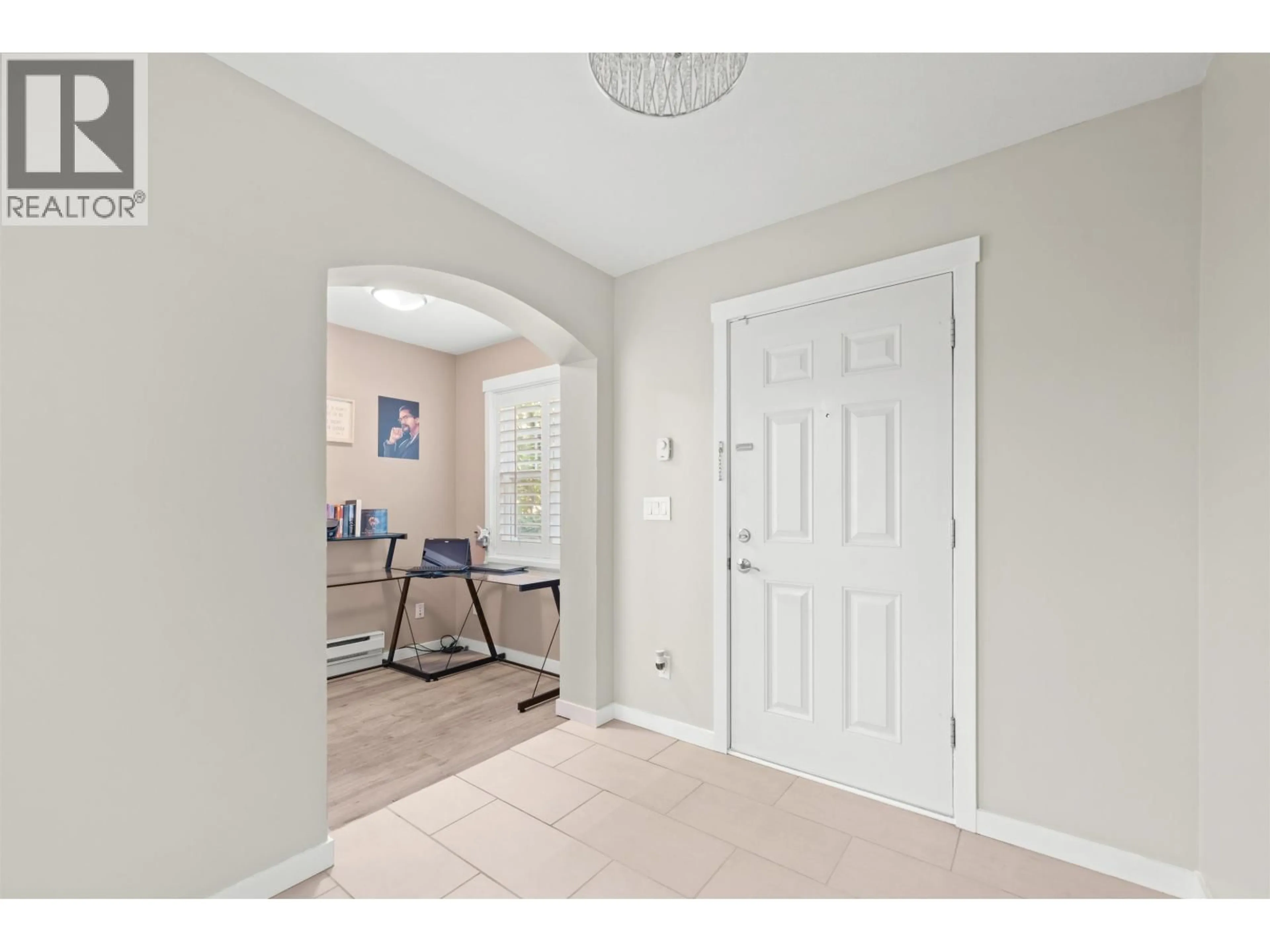 Indoor entryway for 15 - 19572 FRASER WAY, Pitt Meadows British Columbia V3Y0A9