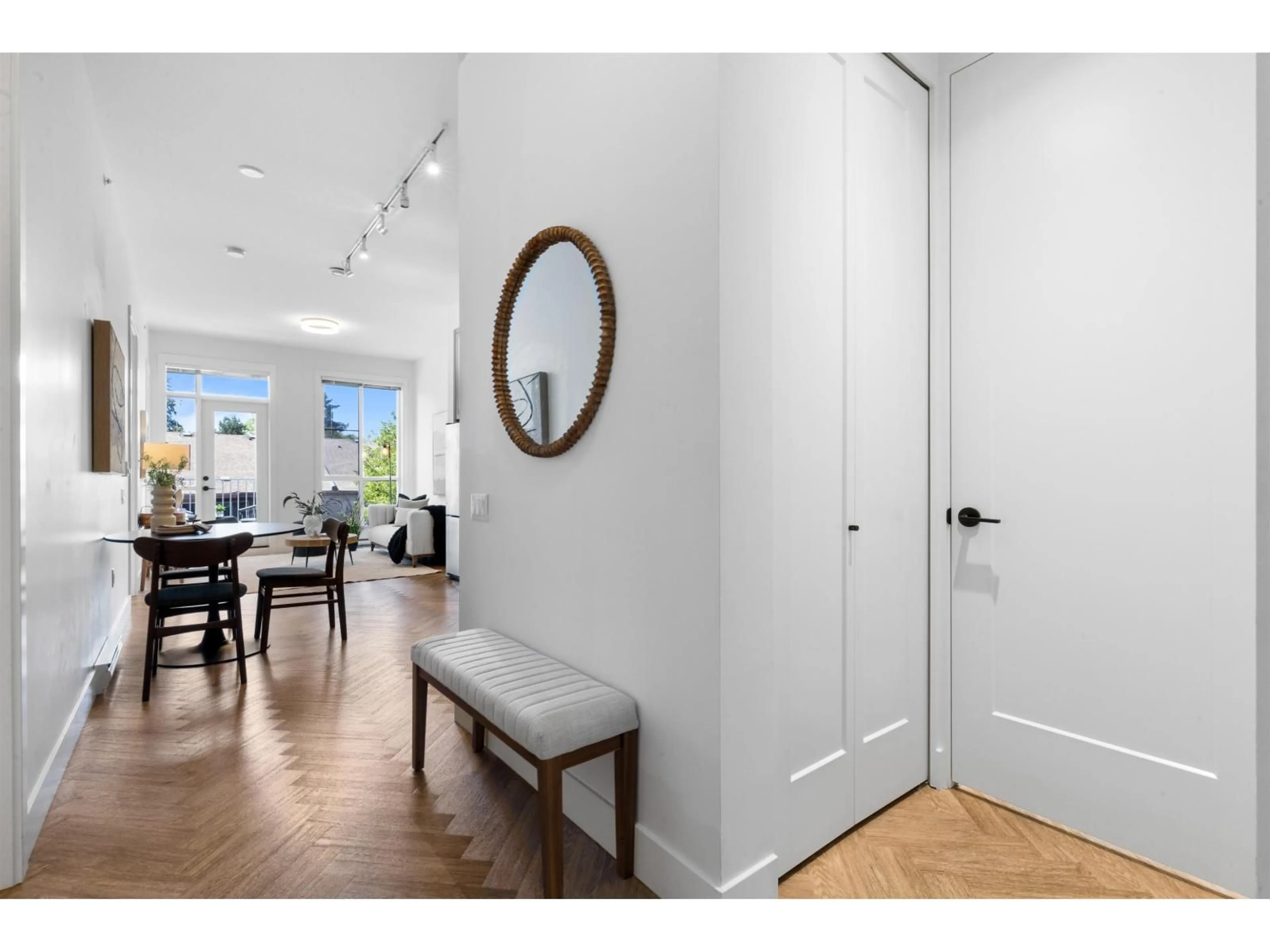 Indoor entryway for 409 - 14968 101A, Surrey British Columbia V3R0E8