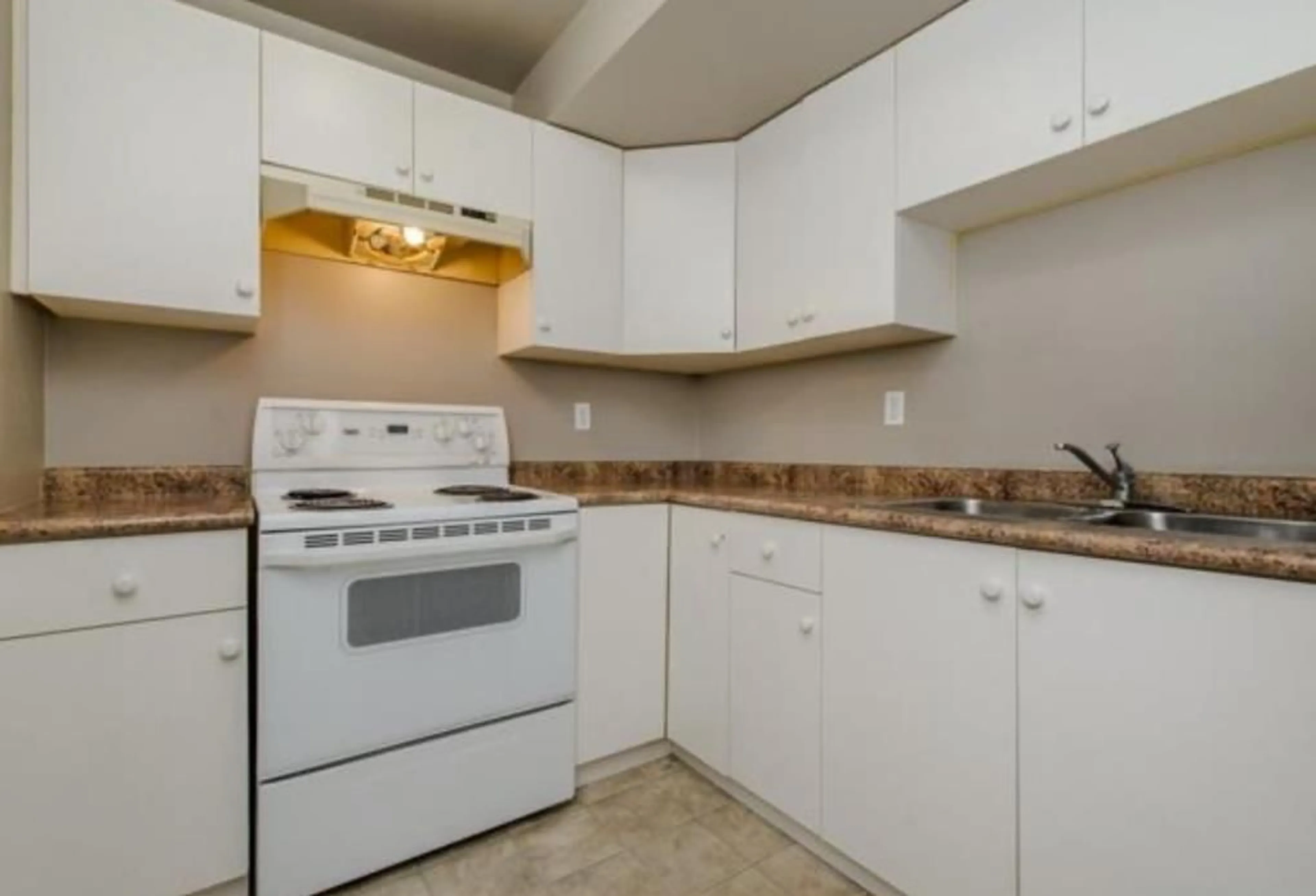 Standard kitchen, unknown for 34735 OLD CLAYBURN, Abbotsford British Columbia V2S4H7