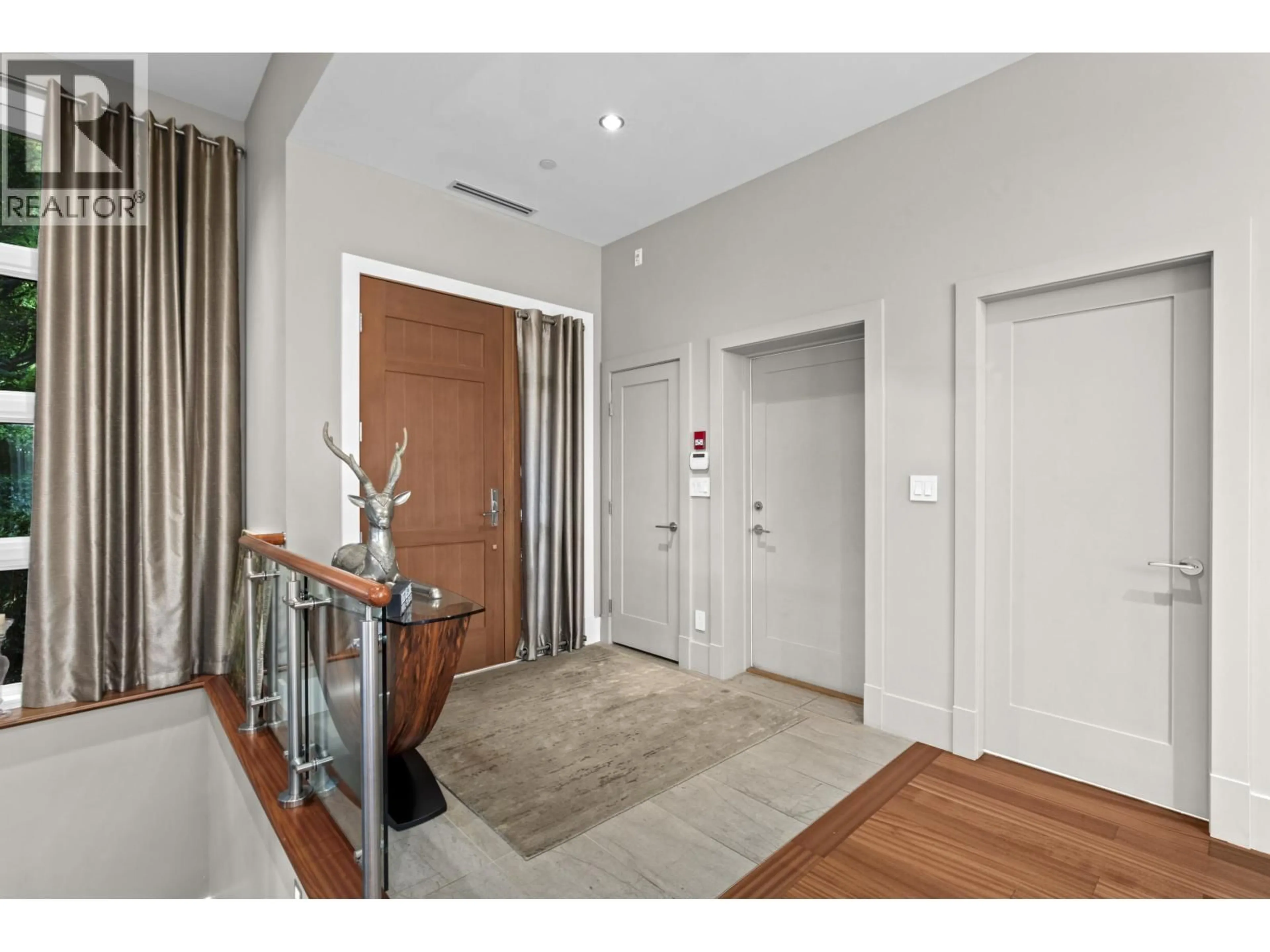 Indoor foyer for 2780 HIGHGROVE PLACE, West Vancouver British Columbia V7S0A4