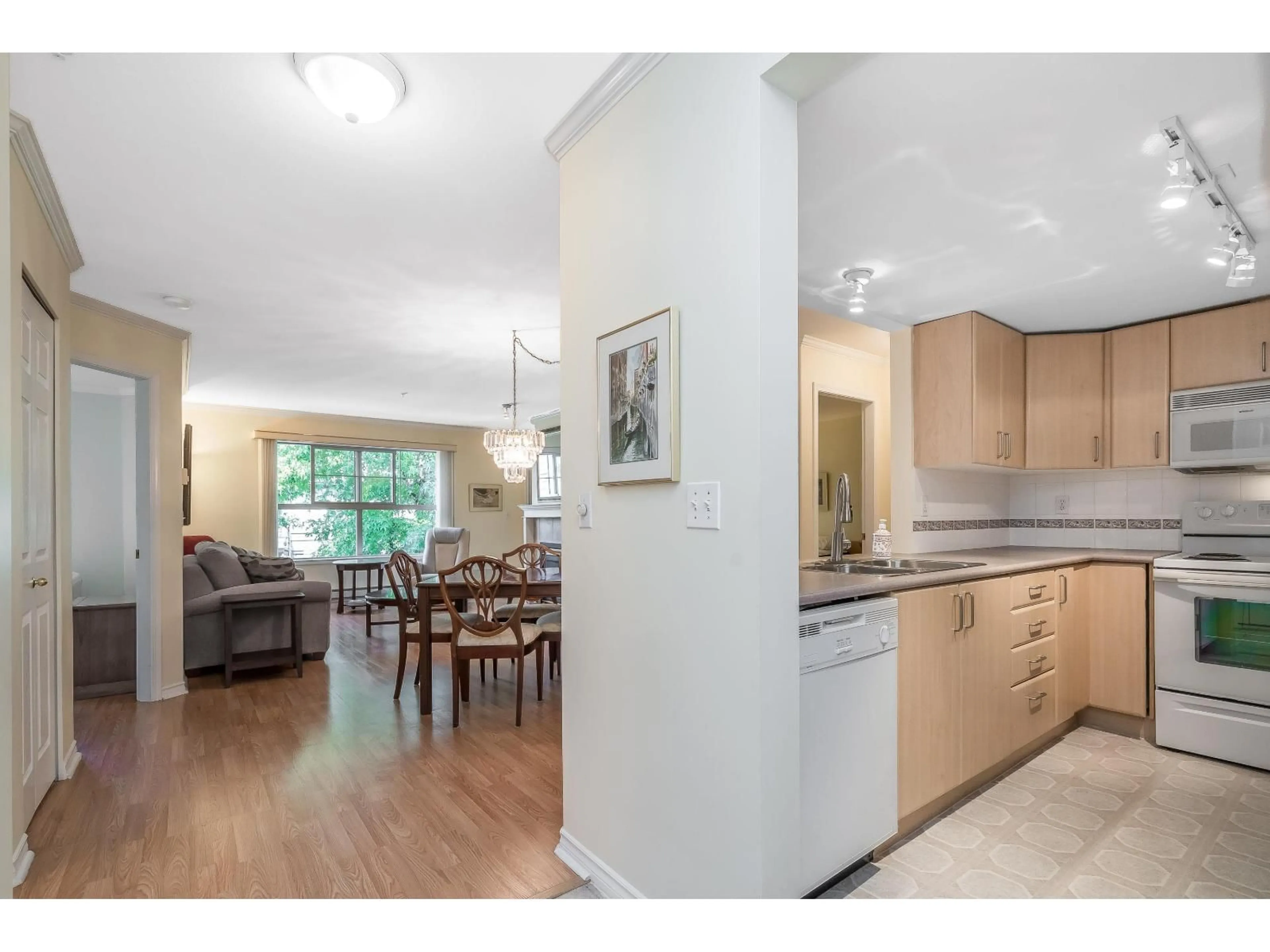 Open concept kitchen, unknown for 303 - 15325 17, Surrey British Columbia V4A1T8