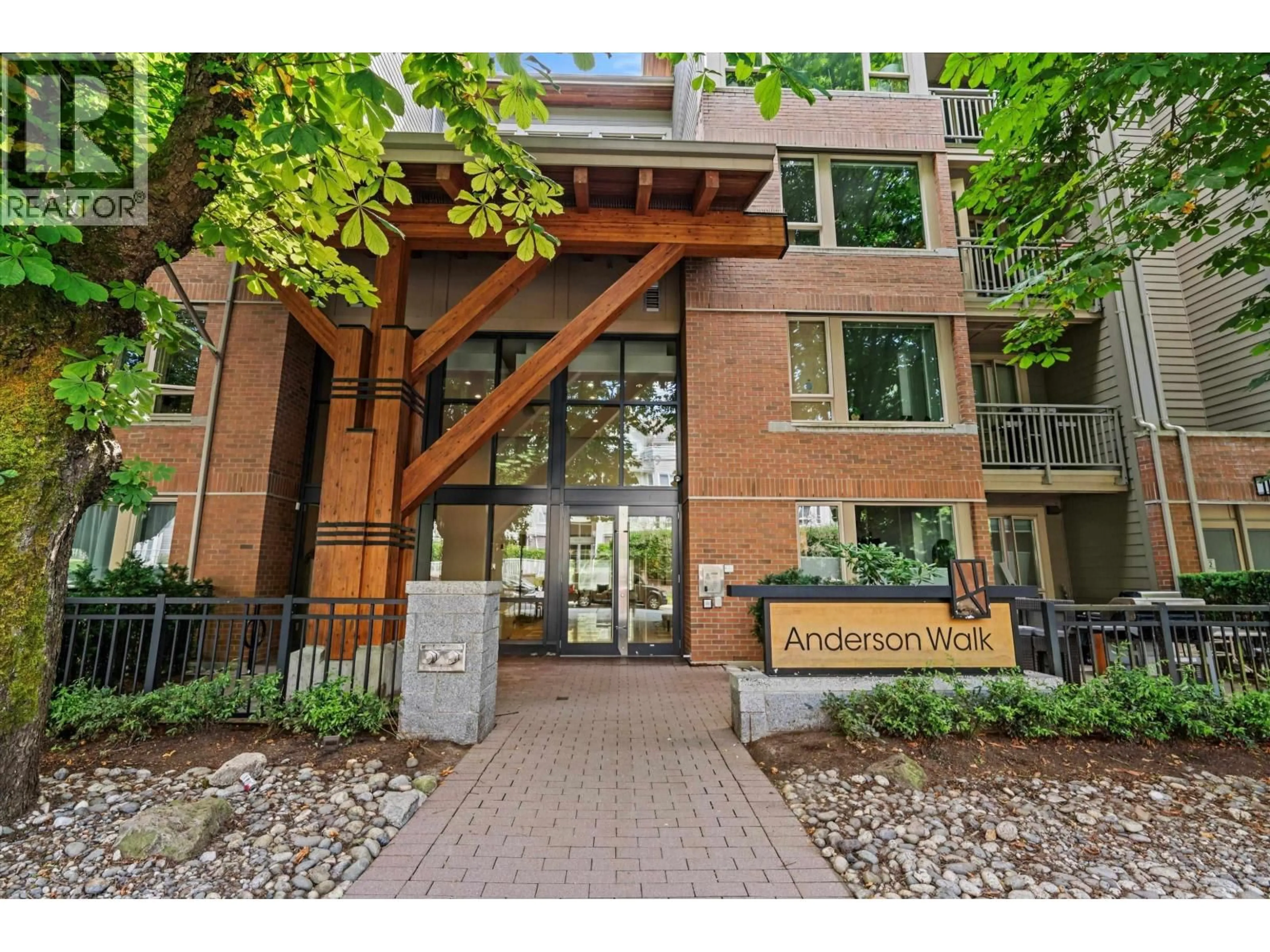 Indoor foyer for 507 - 119 22ND STREET, North Vancouver British Columbia V7M0B4