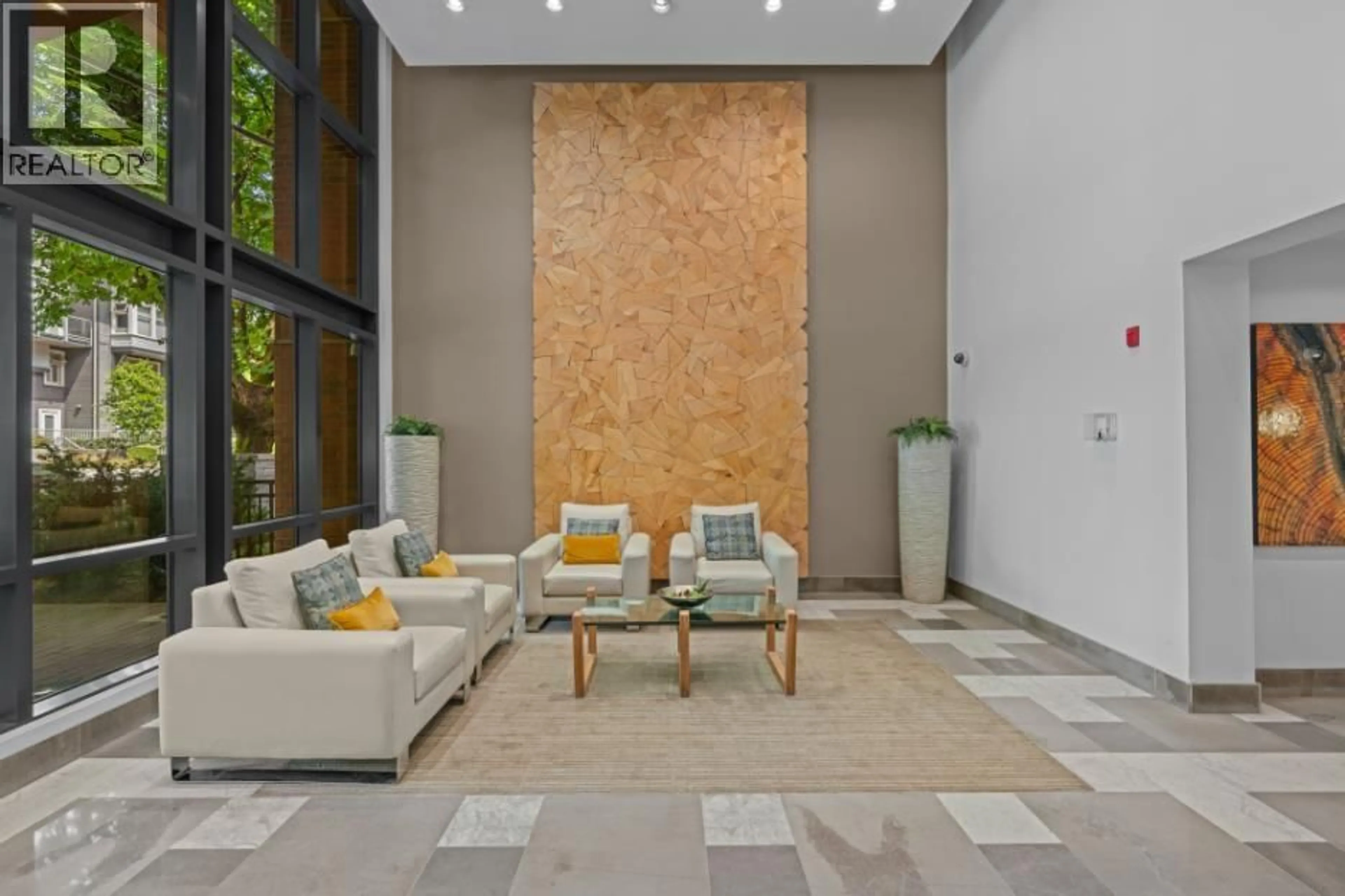Lobby for 507 - 119 22ND STREET, North Vancouver British Columbia V7M0B4