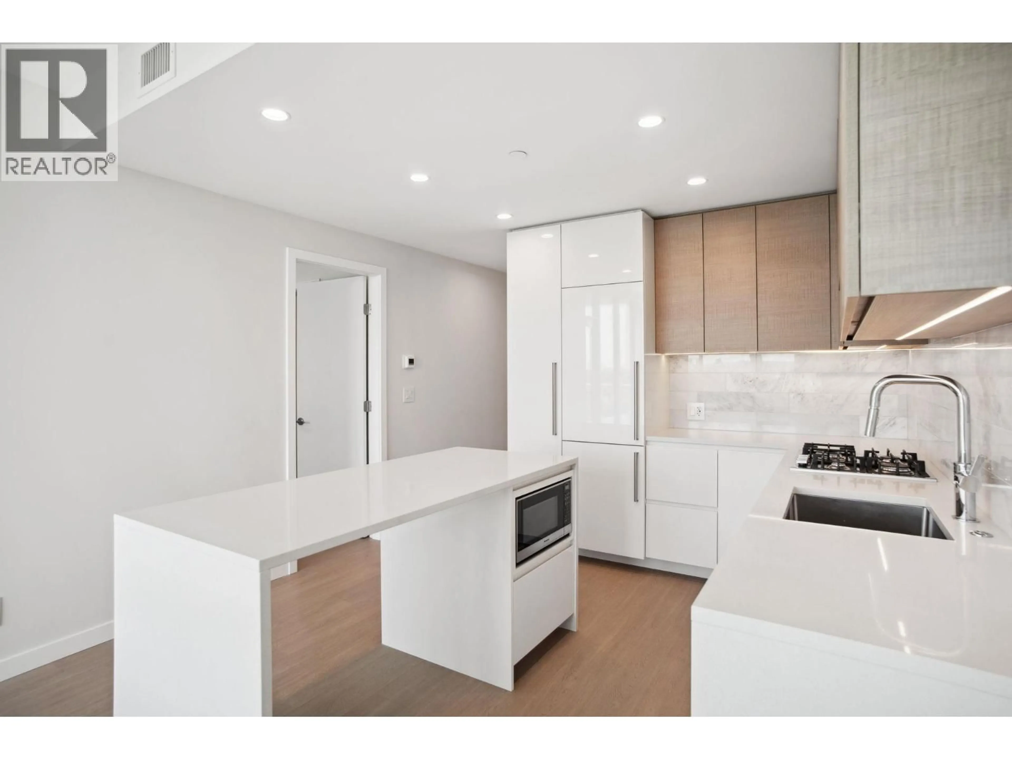 Open concept kitchen, unknown for 2901 - 2186 GILMORE AVENUE, Burnaby British Columbia V5C0N7