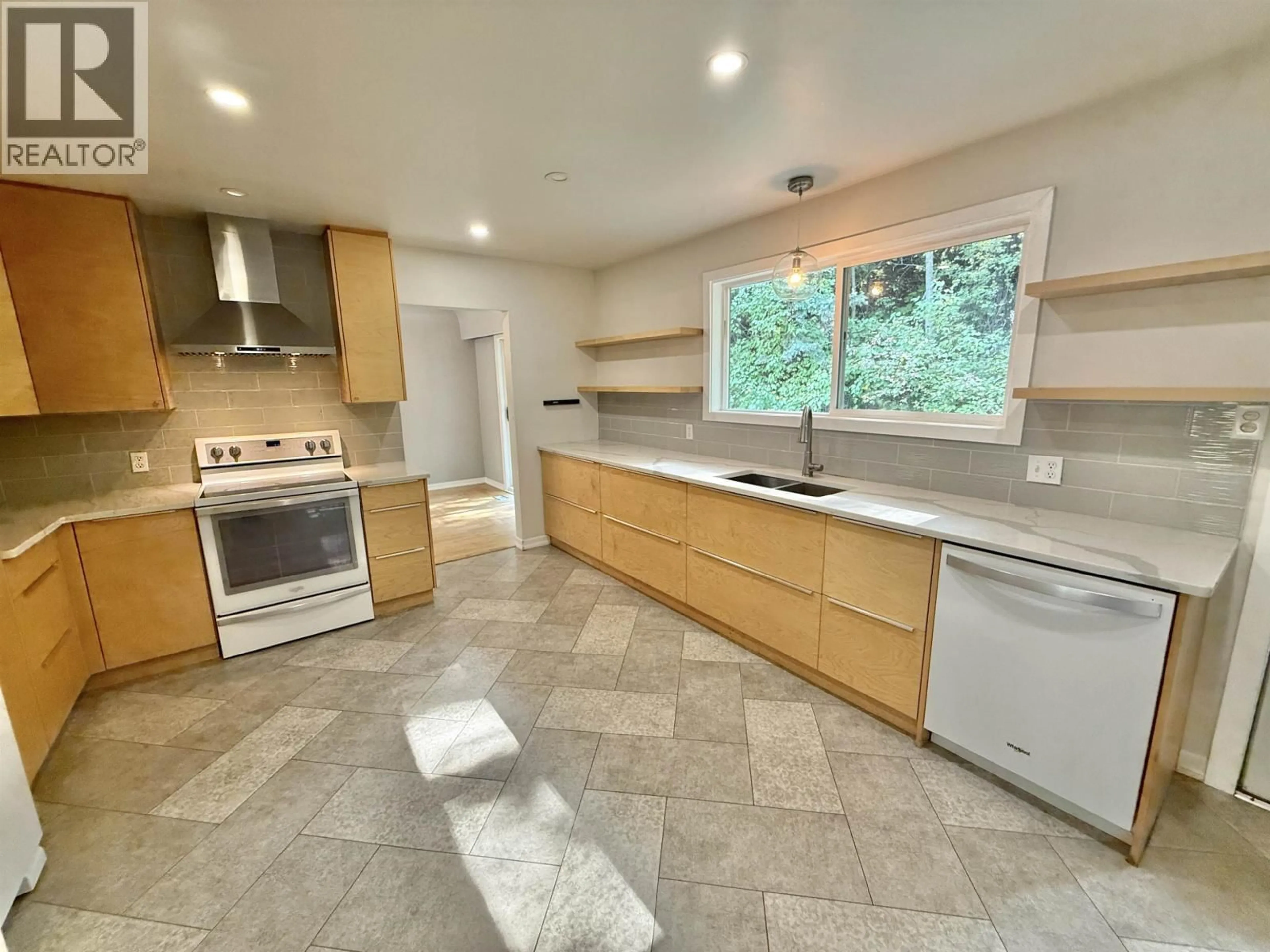 Open concept kitchen, ceramic/tile floor for 1489 NORTH FRASER DRIVE, Quesnel British Columbia V2J1Z8