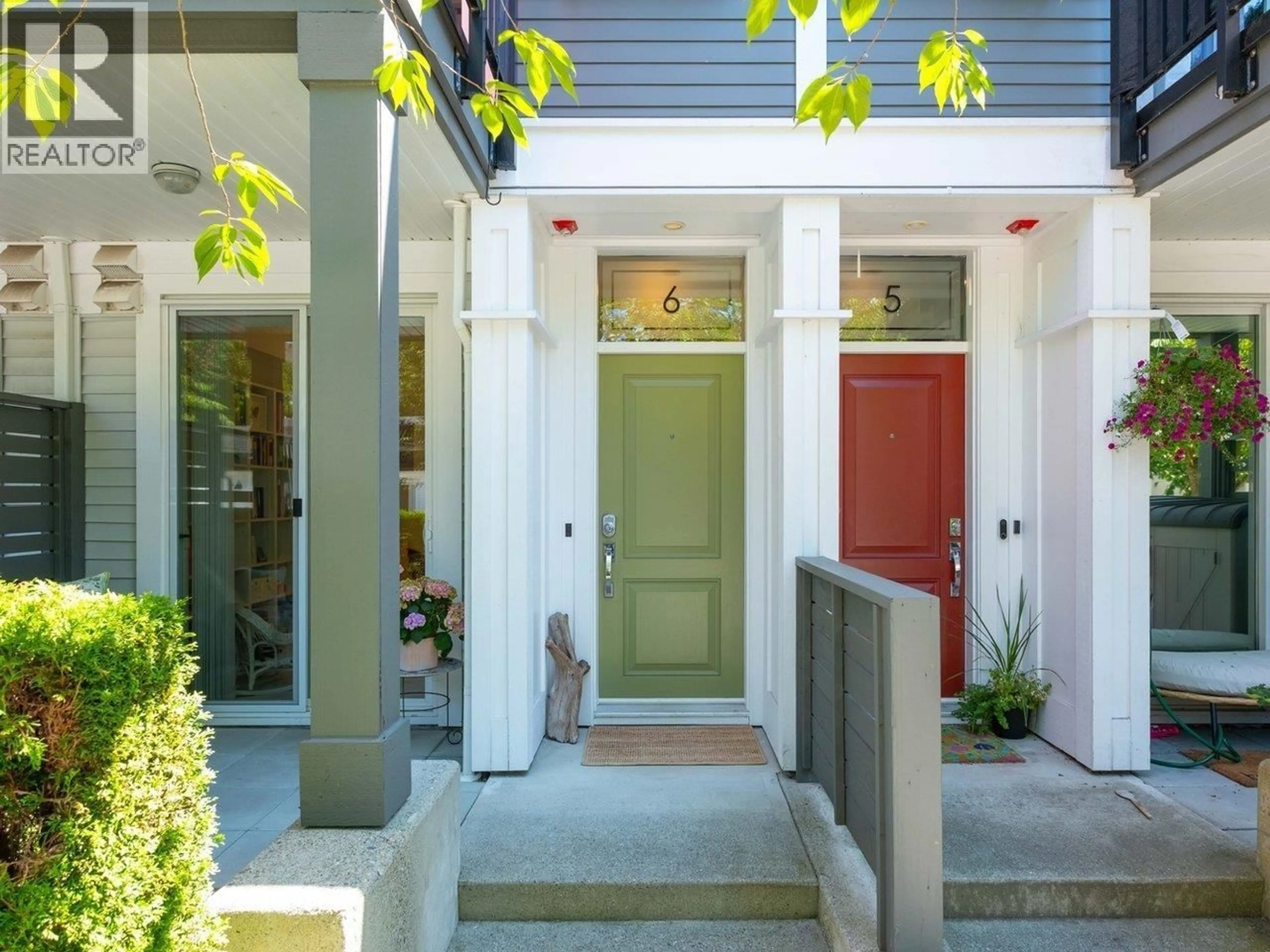 Indoor entryway for 6 - 10973 BARNSTON VIEW ROAD, Pitt Meadows British Columbia V3Y0B8
