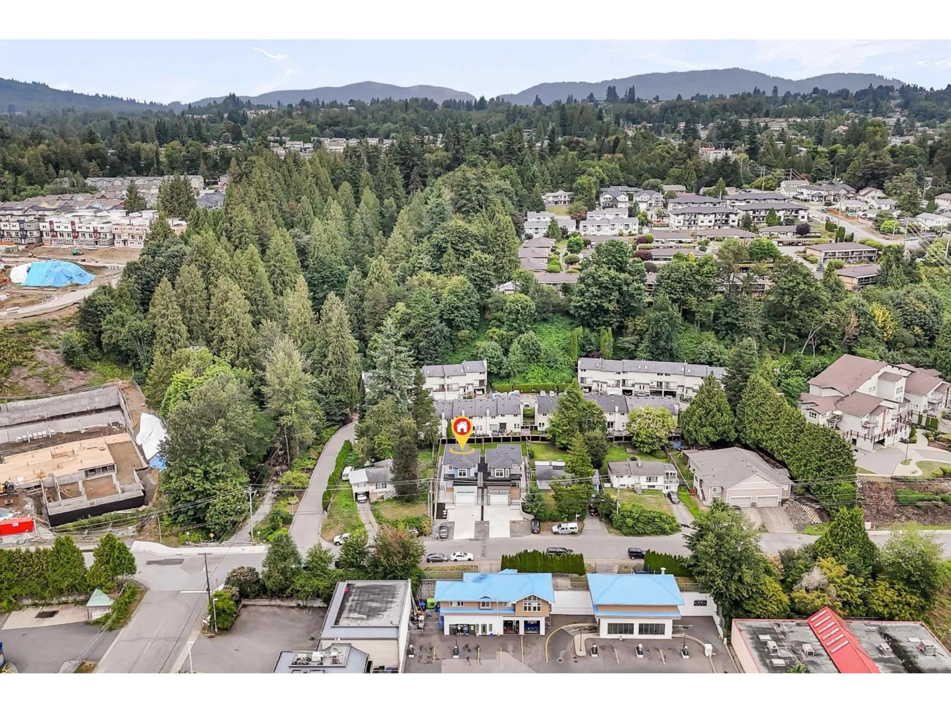 A pic from outside/outdoor area/front of a property/back of a property/a pic from drone, mountain view for A - 32729 FRASER, Mission British Columbia V2V1C9