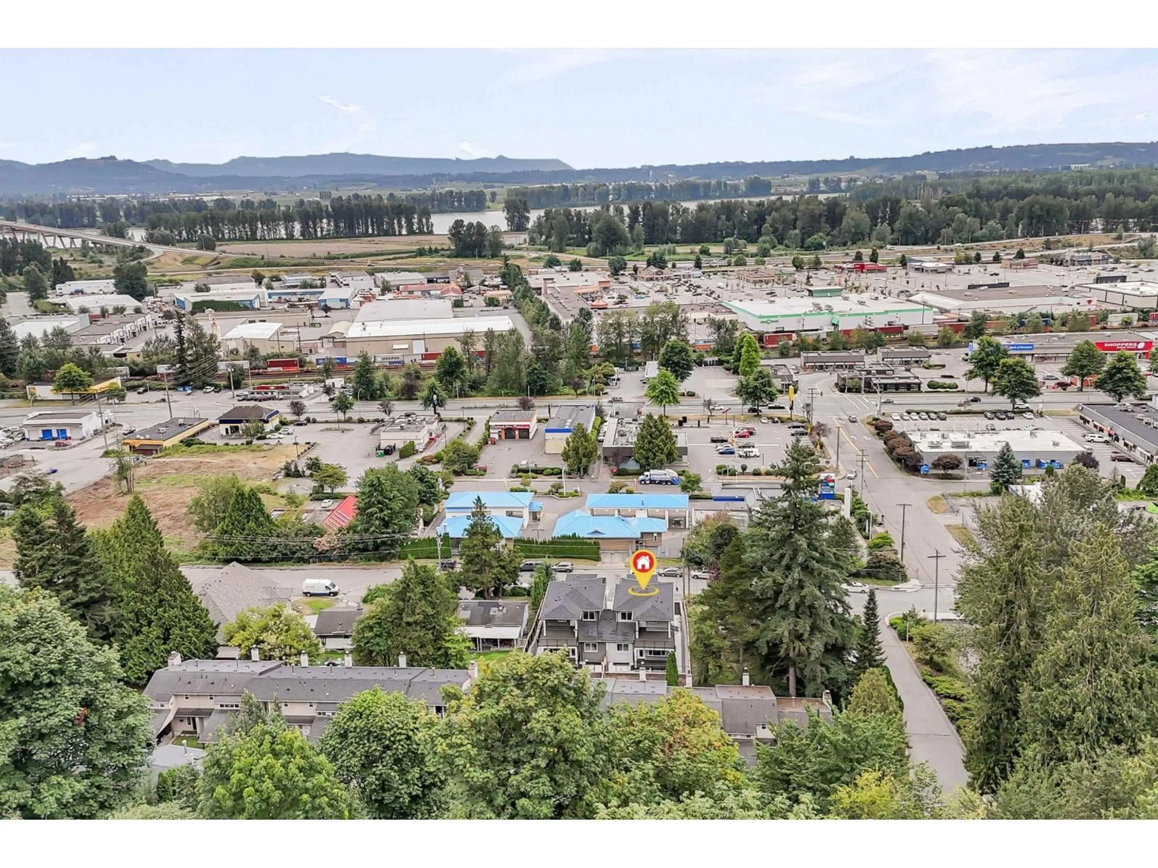 A pic from outside/outdoor area/front of a property/back of a property/a pic from drone, mountain view for A - 32729 FRASER, Mission British Columbia V2V1C9
