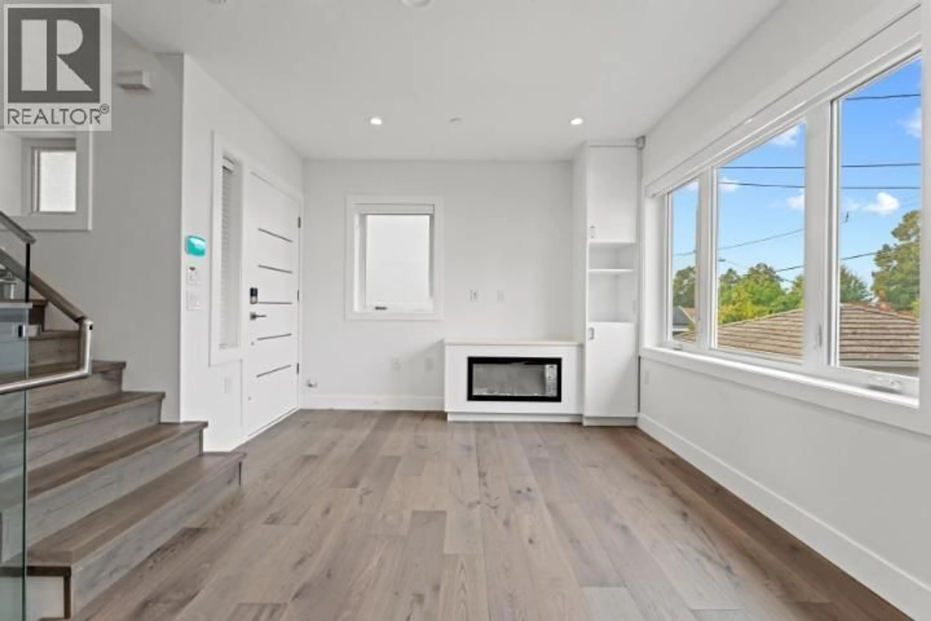 Unknown for 2 - 3571 28TH AVENUE, Vancouver British Columbia V5R1T4
