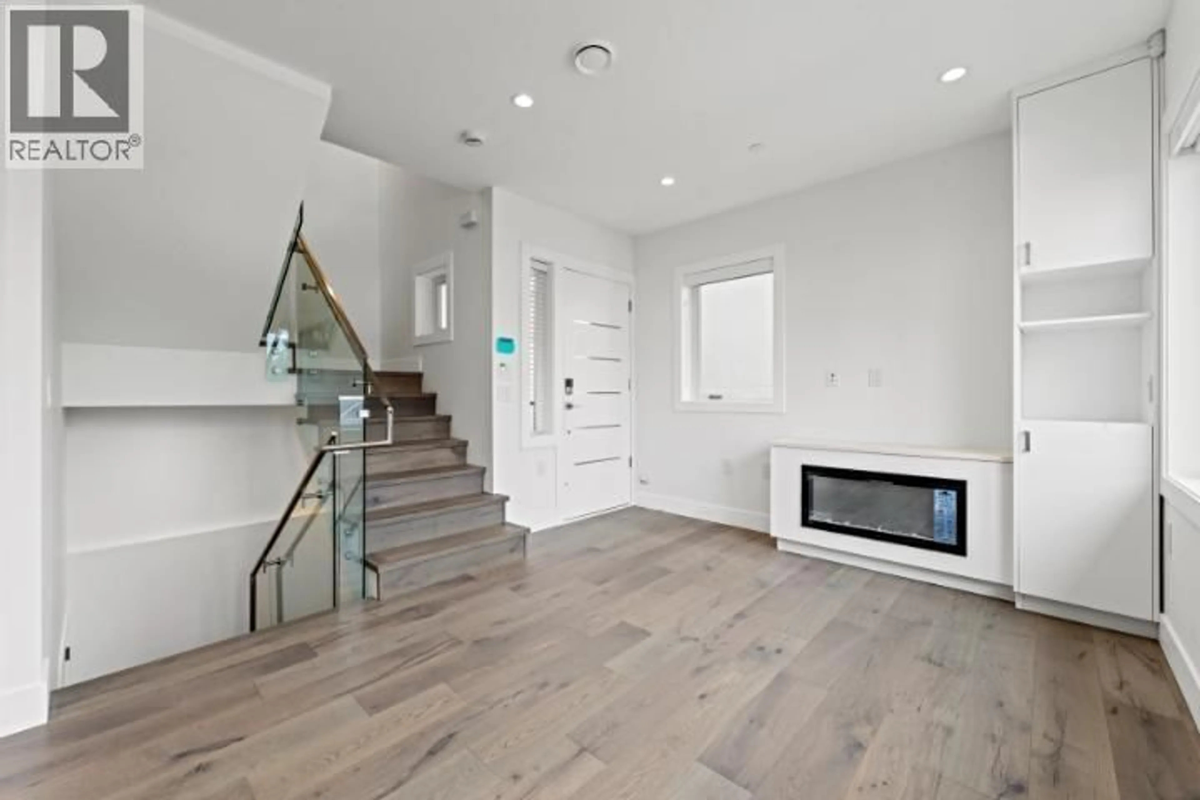 Unknown for 2 - 3571 28TH AVENUE, Vancouver British Columbia V5R1T4