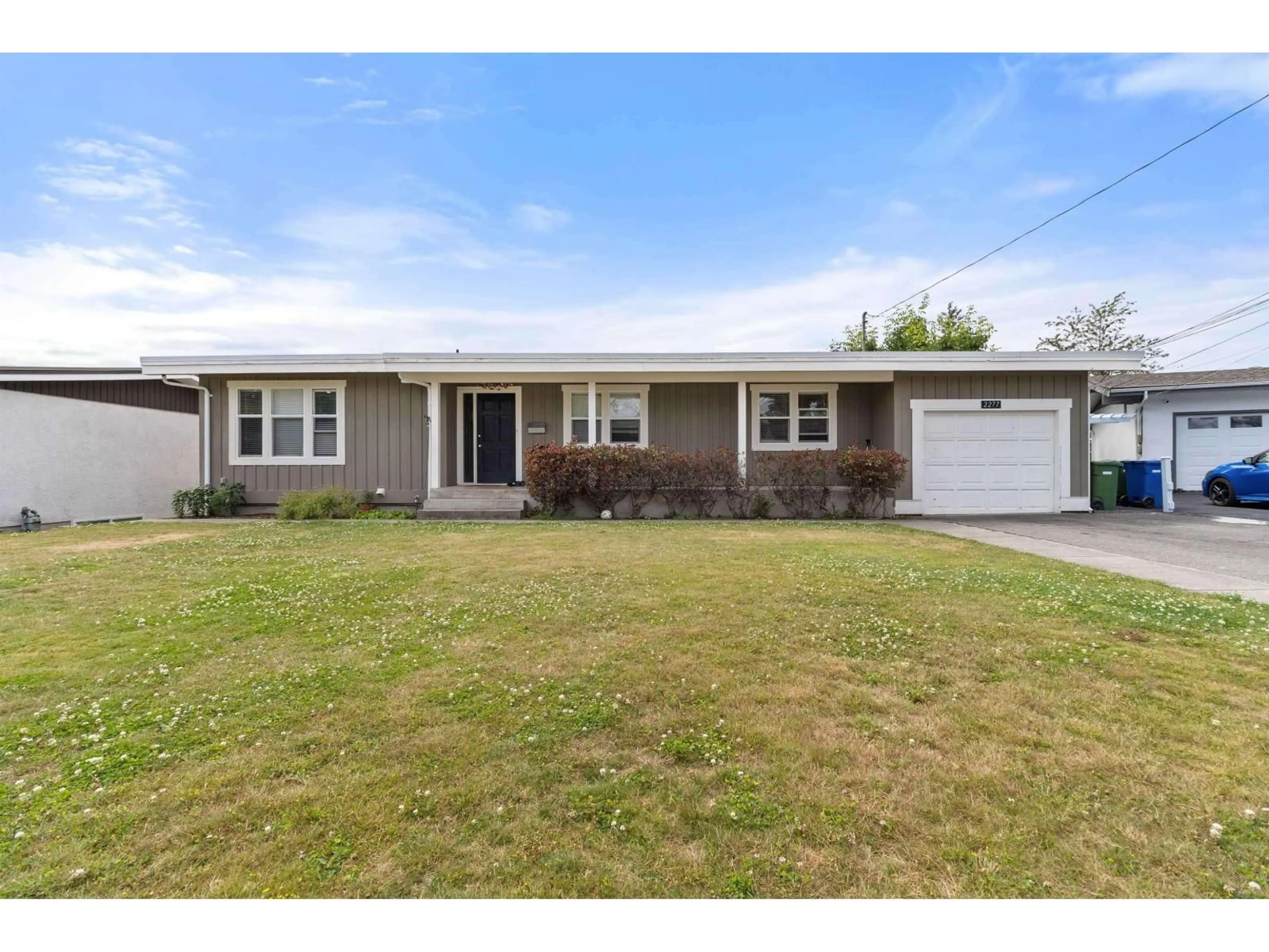Home with vinyl exterior material, street for 2277 RAINIER, Abbotsford British Columbia V2T3E6