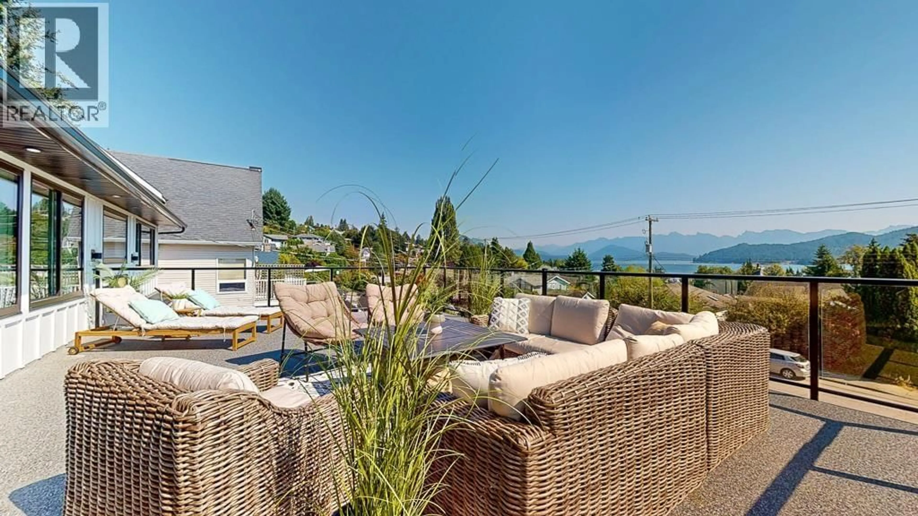 Patio, mountain view for 405 FLETCHER ROAD, Gibsons British Columbia V0N1V0