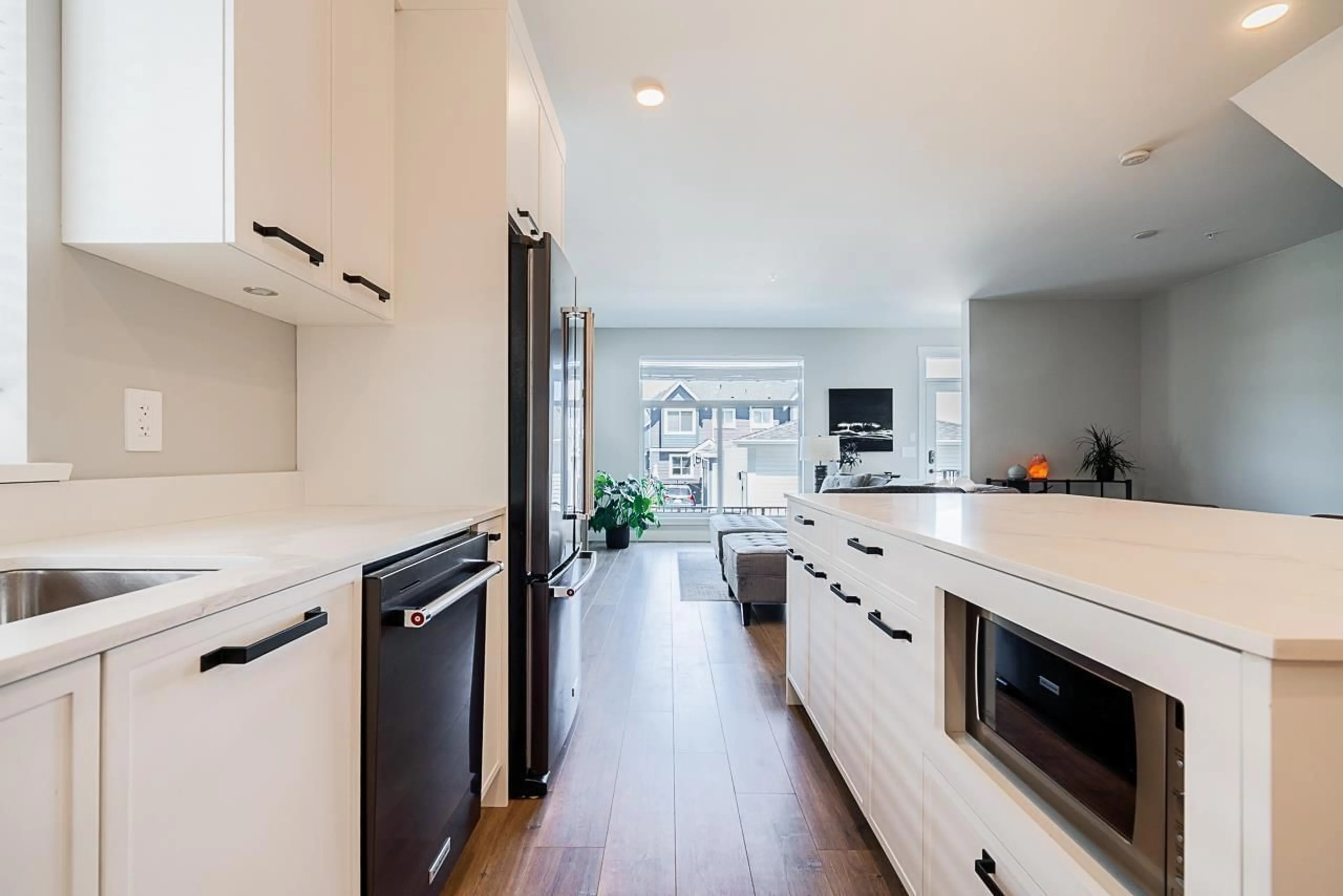 Open concept kitchen, unknown for 19681 75, Langley British Columbia V2Y3R9