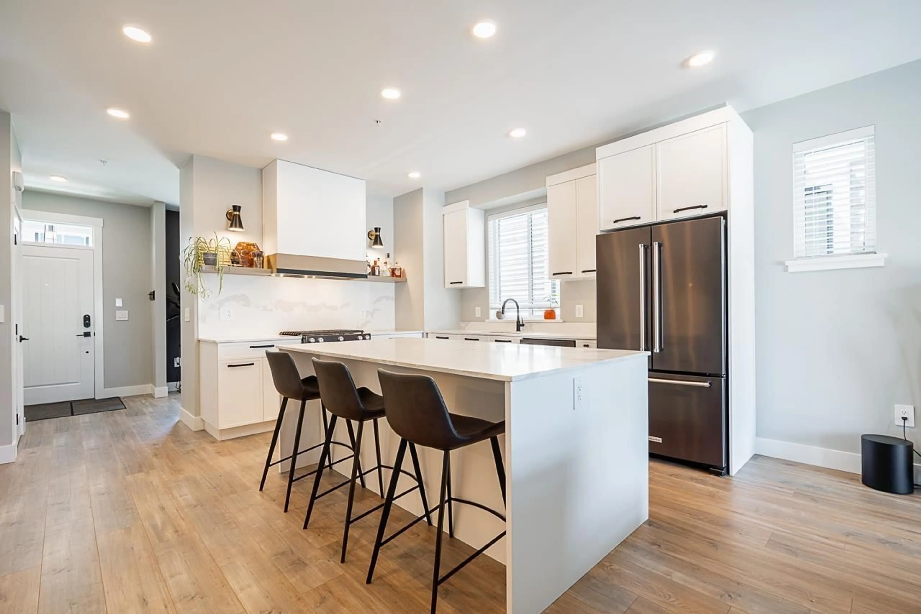 Open concept kitchen, wood/laminate floor for 19681 75, Langley British Columbia V2Y3R9