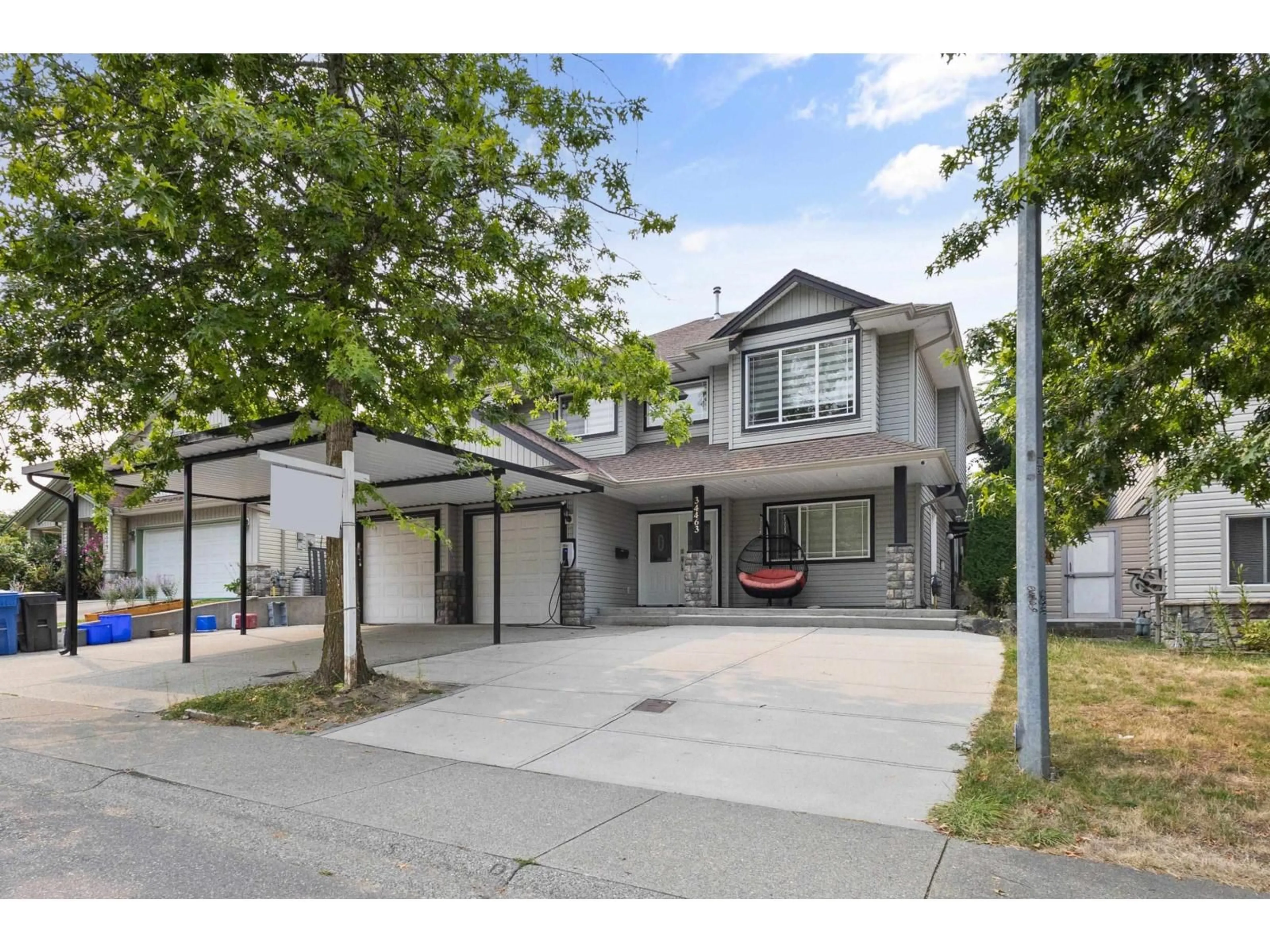 Home with vinyl exterior material, street for 34463 LARIAT, Abbotsford British Columbia V2S8N1